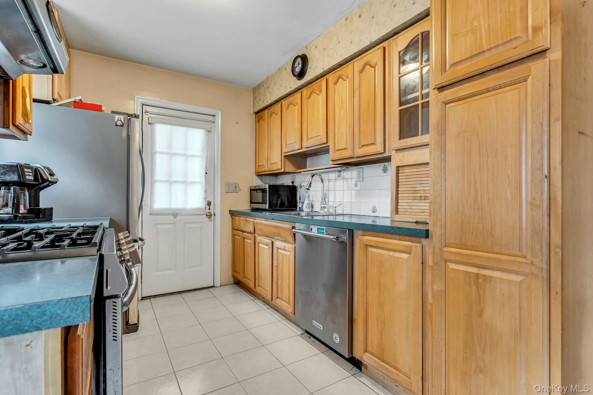 35 Willits Road, Glen Cove, NY 11542