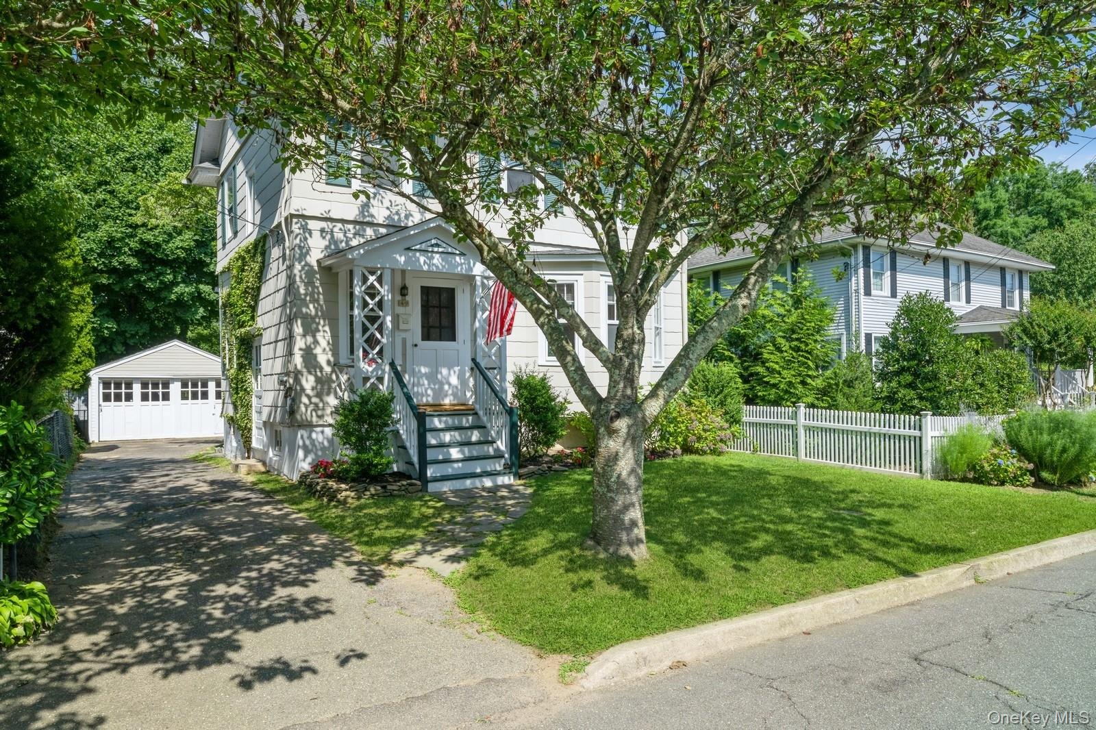 49 High Street, Locust Valley, NY 11560