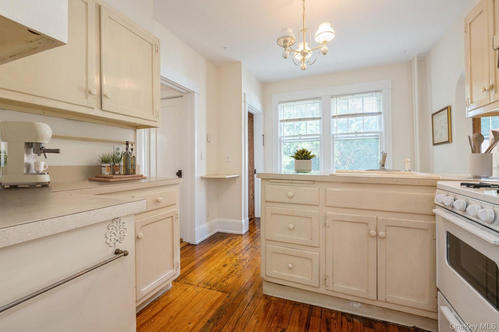 49 High Street, Locust Valley, NY 11560