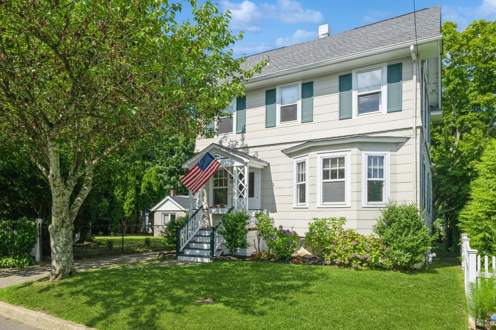 49 High Street, Locust Valley, NY 11560
