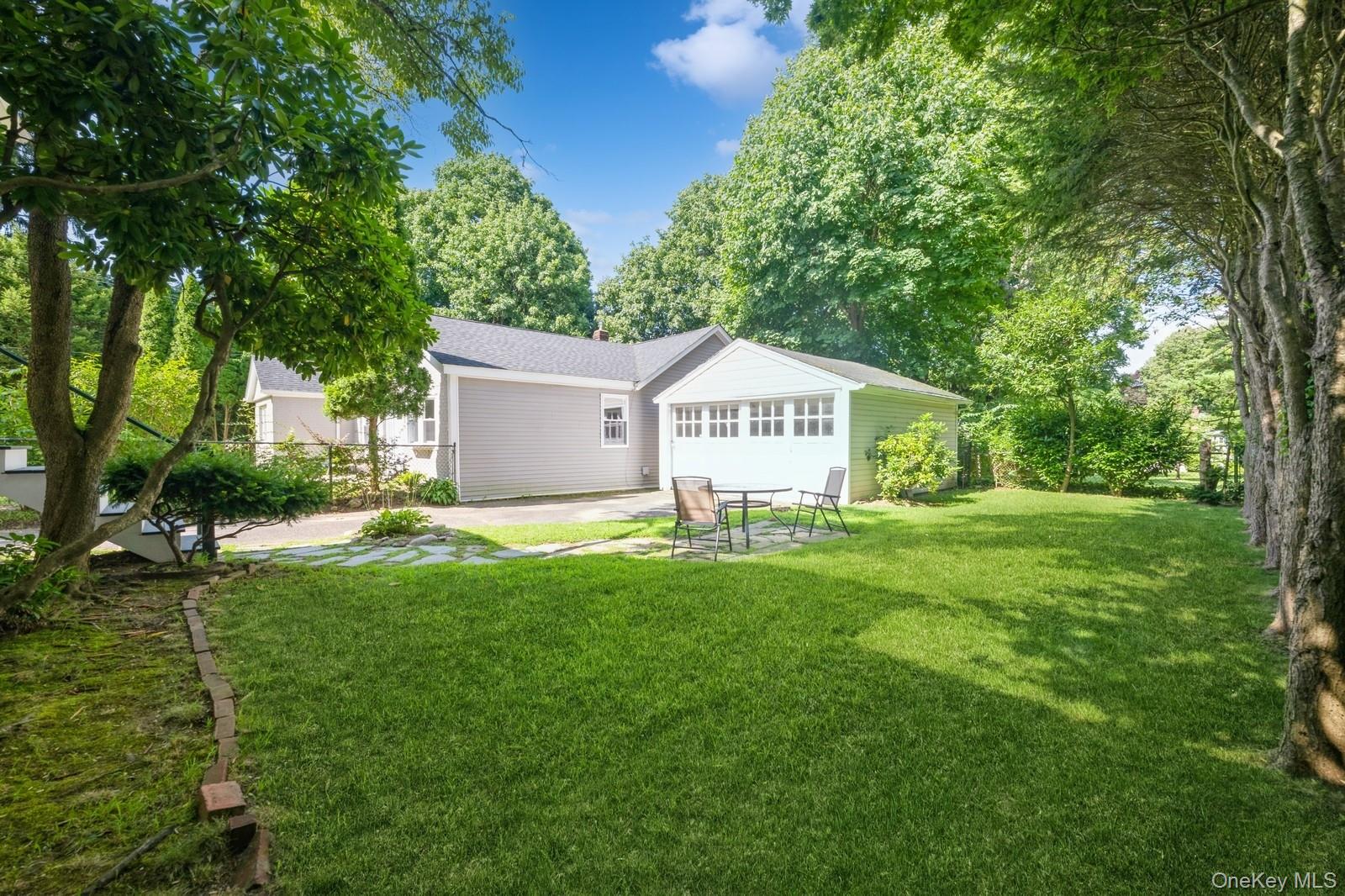 49 High Street, Locust Valley, NY 11560