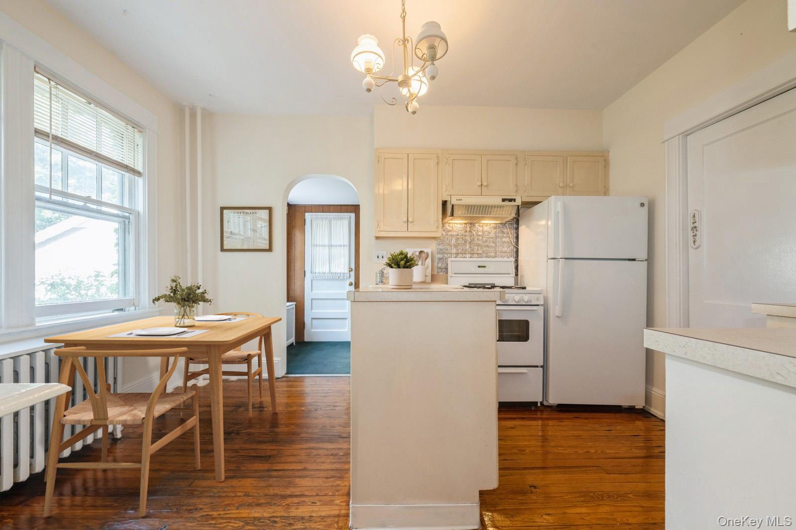 49 High Street, Locust Valley, NY 11560