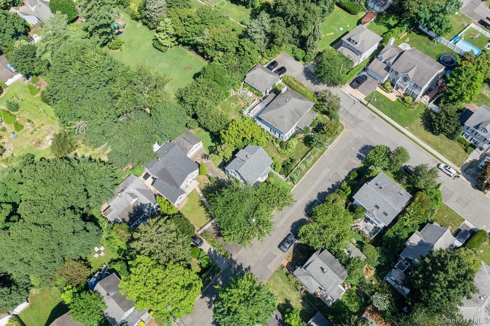 49 High Street, Locust Valley, NY 11560