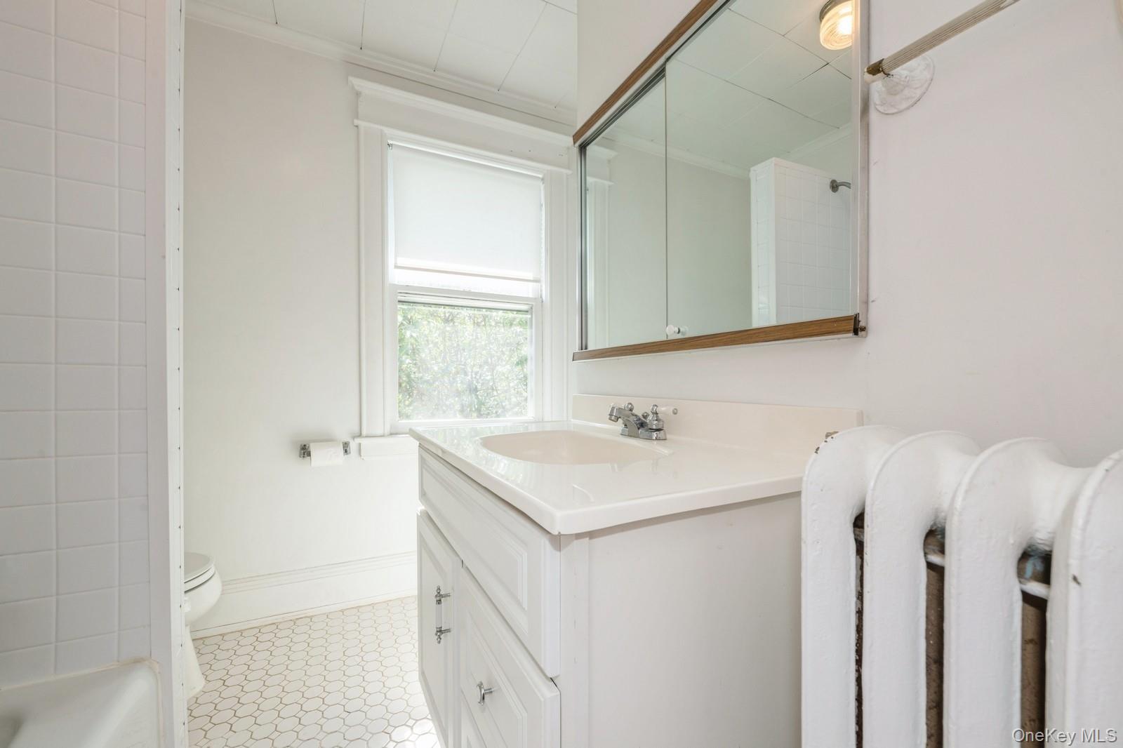 49 High Street, Locust Valley, NY 11560