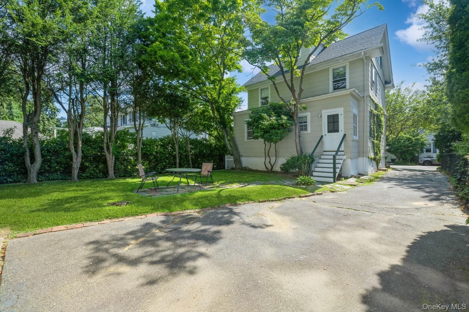 49 High Street, Locust Valley, NY 11560