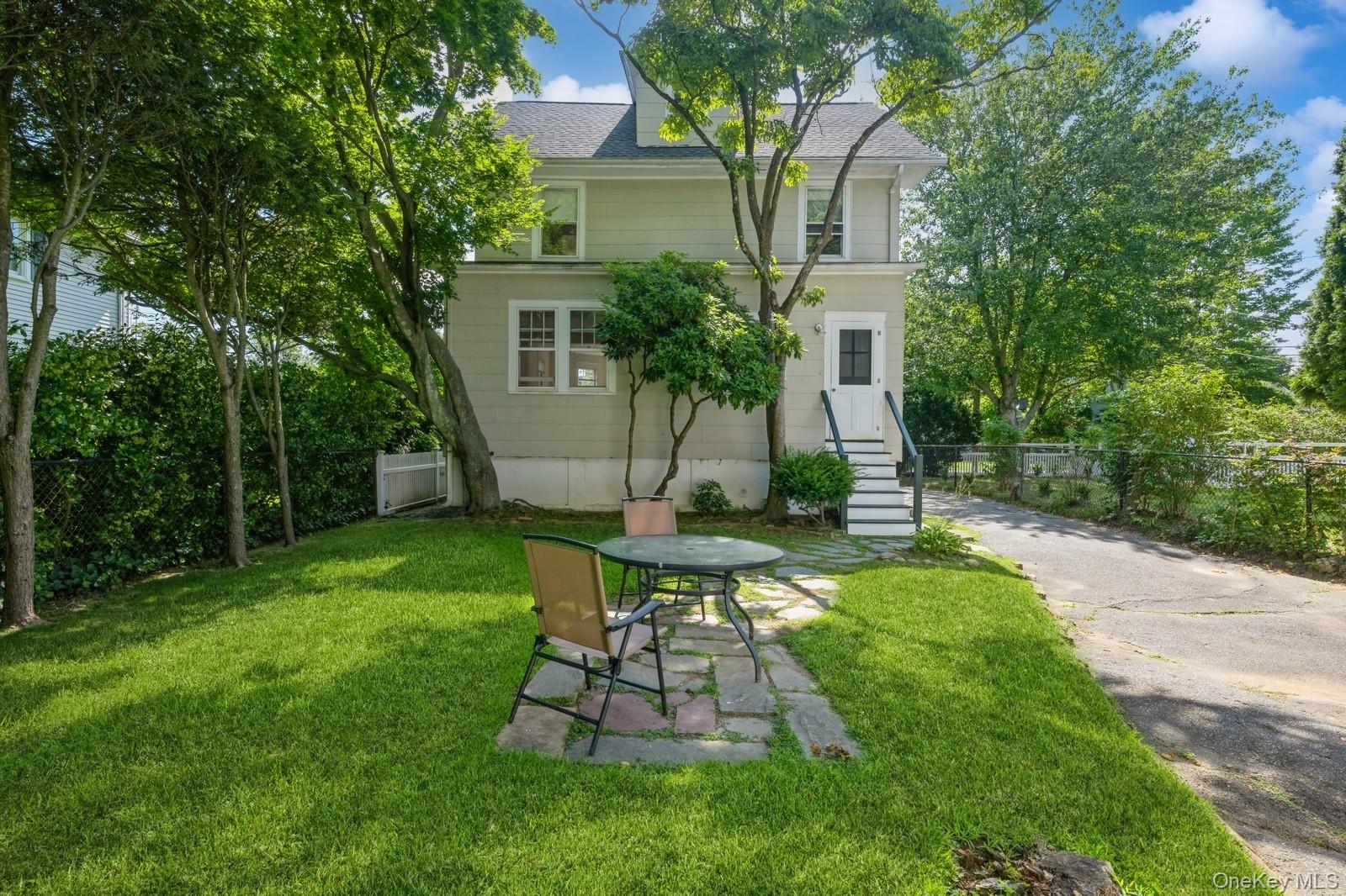 49 High Street, Locust Valley, NY 11560