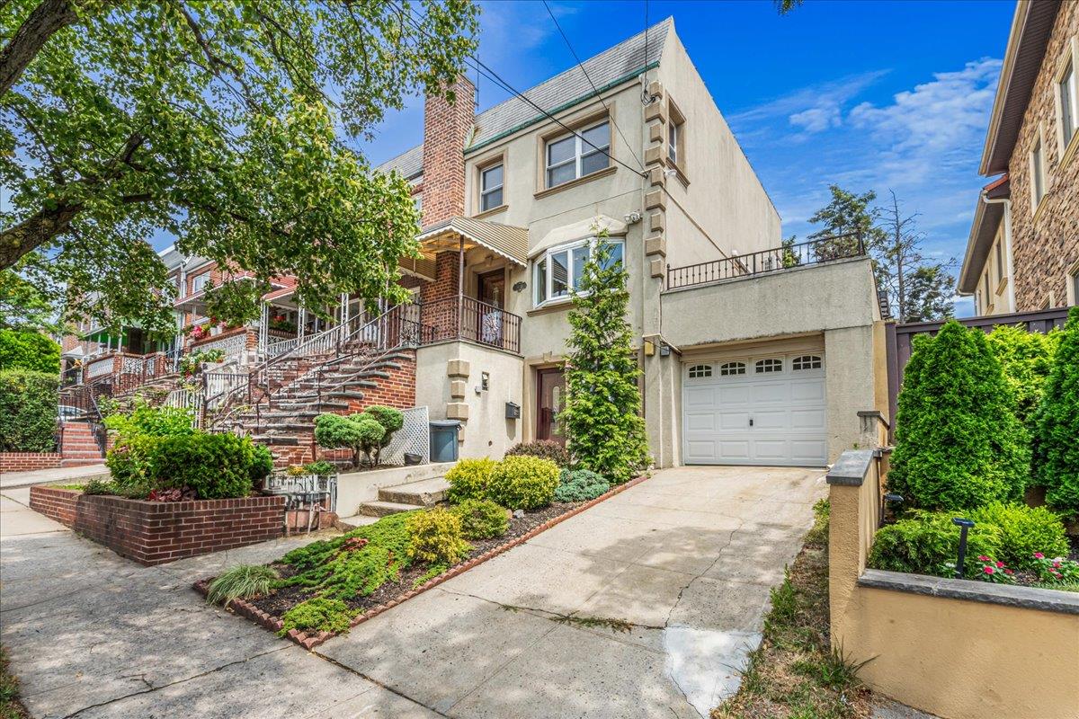 54-45 63rd Place, Maspeth, NY 11378