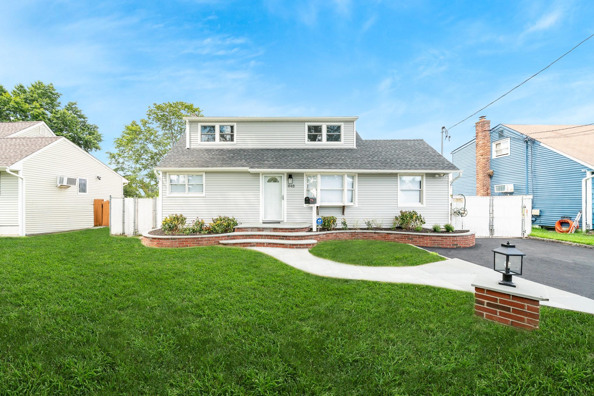 448 37th Street, Lindenhurst, NY 11757
