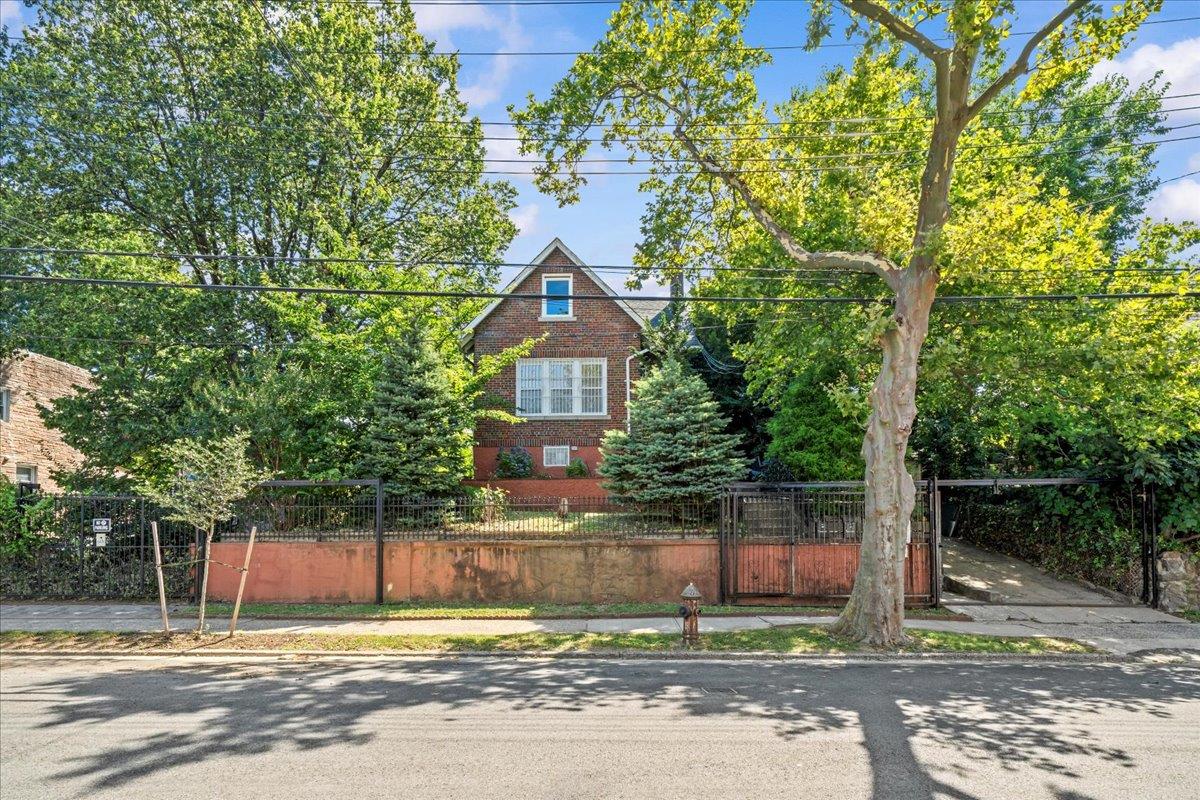 452 Howe Ave, Bronx, NY 10473