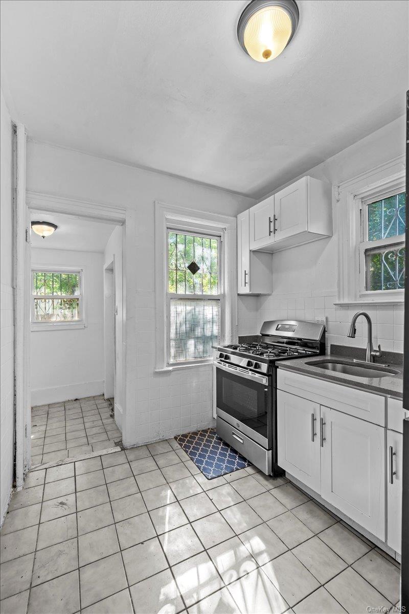 452 Howe Ave, Bronx, NY 10473