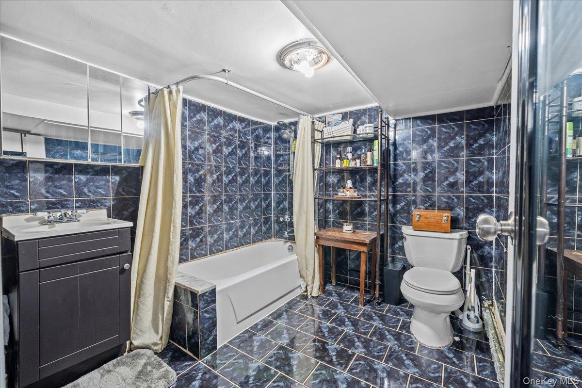 452 Howe Ave, Bronx, NY 10473