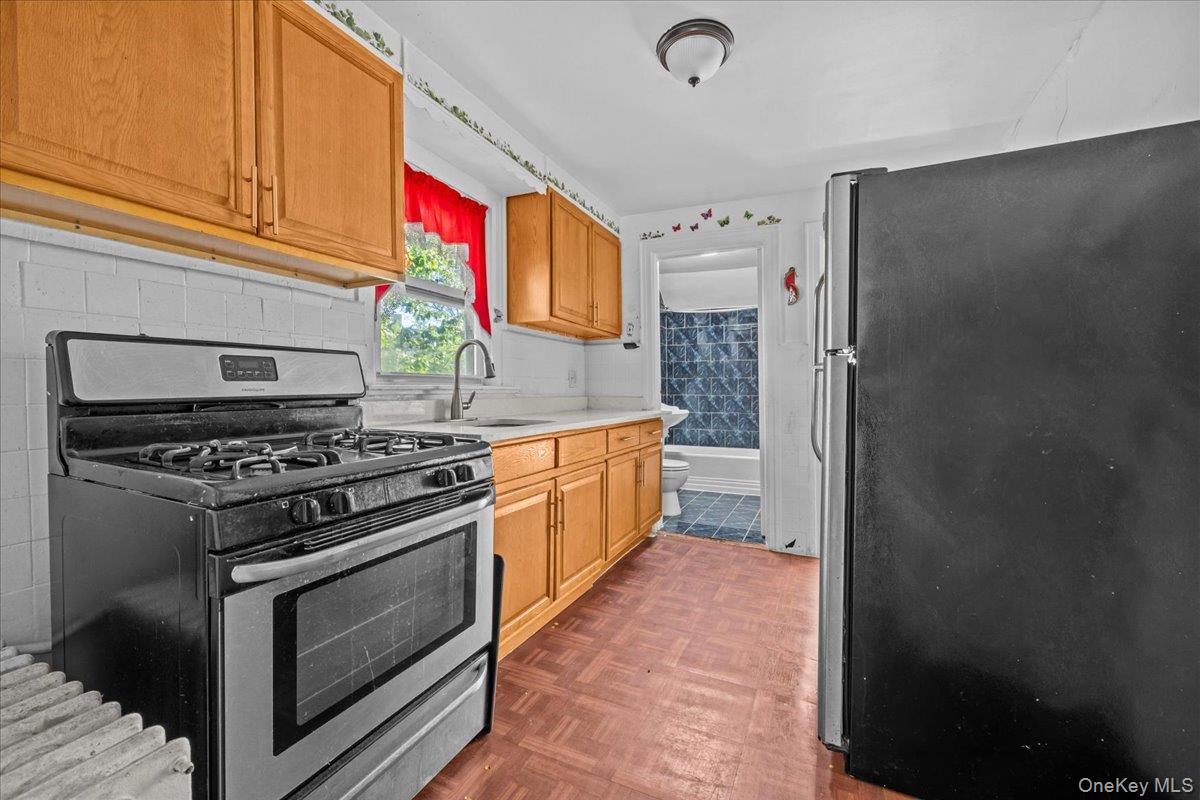 452 Howe Ave, Bronx, NY 10473