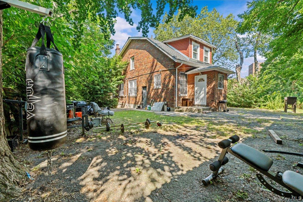 452 Howe Ave, Bronx, NY 10473