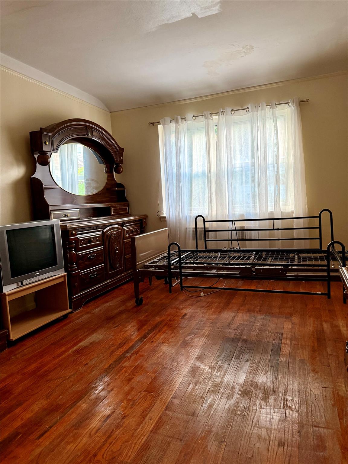 214-37 hillside Avenue # B, Queens Village, NY 11427