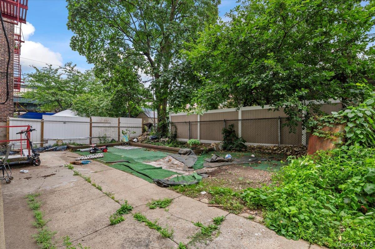 8640 123rd Street, Richmond Hill, NY 11418