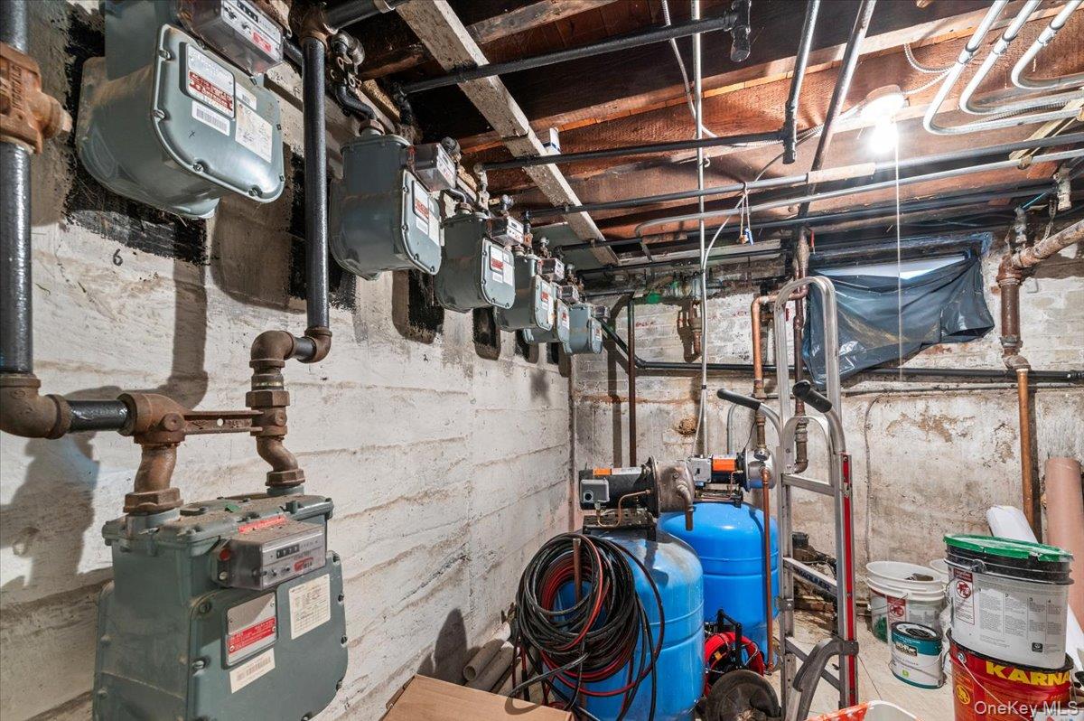 8640 123rd Street, Richmond Hill, NY 11418