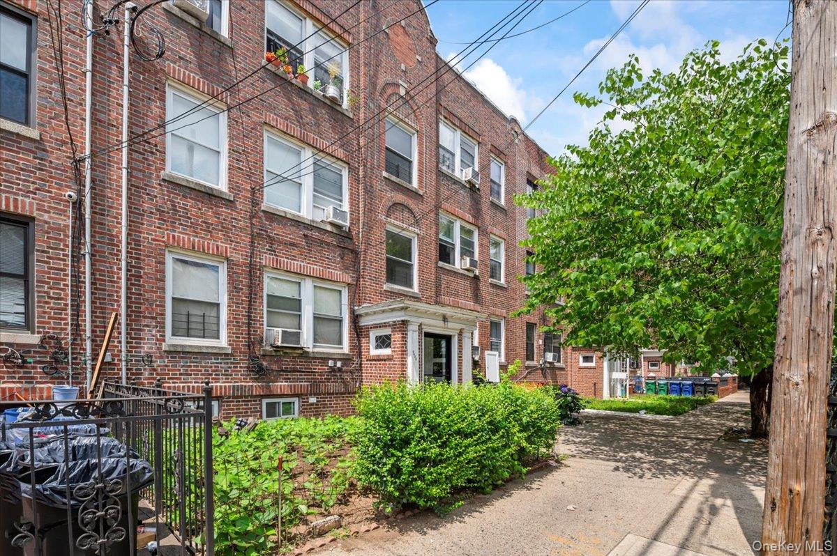 8640 123rd Street, Richmond Hill, NY 11418