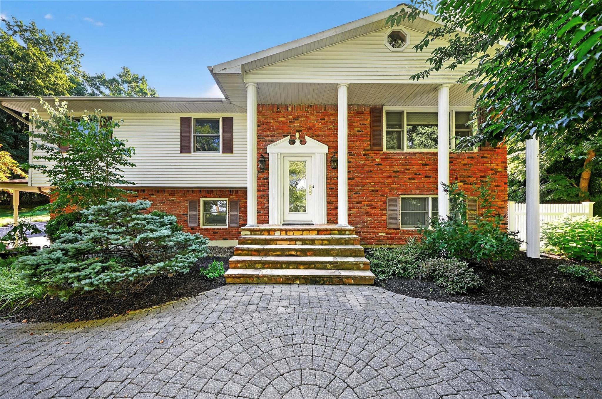 8 Fairmont Terrace, West Nyack, NY 10994
