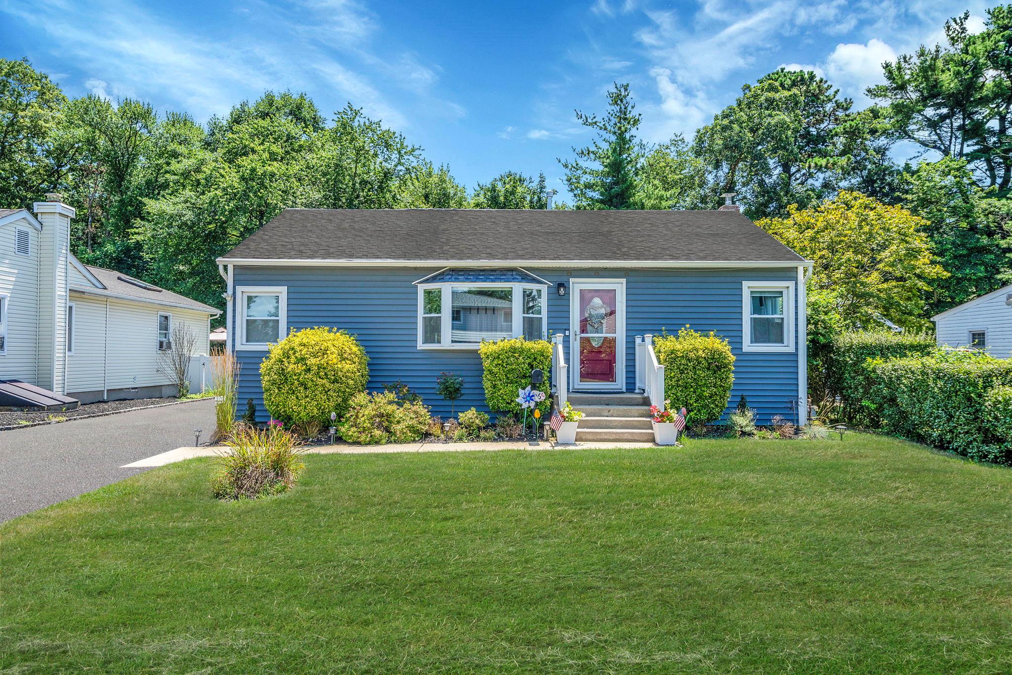 406 Old Farmingdale Road, West Babylon, NY 11704