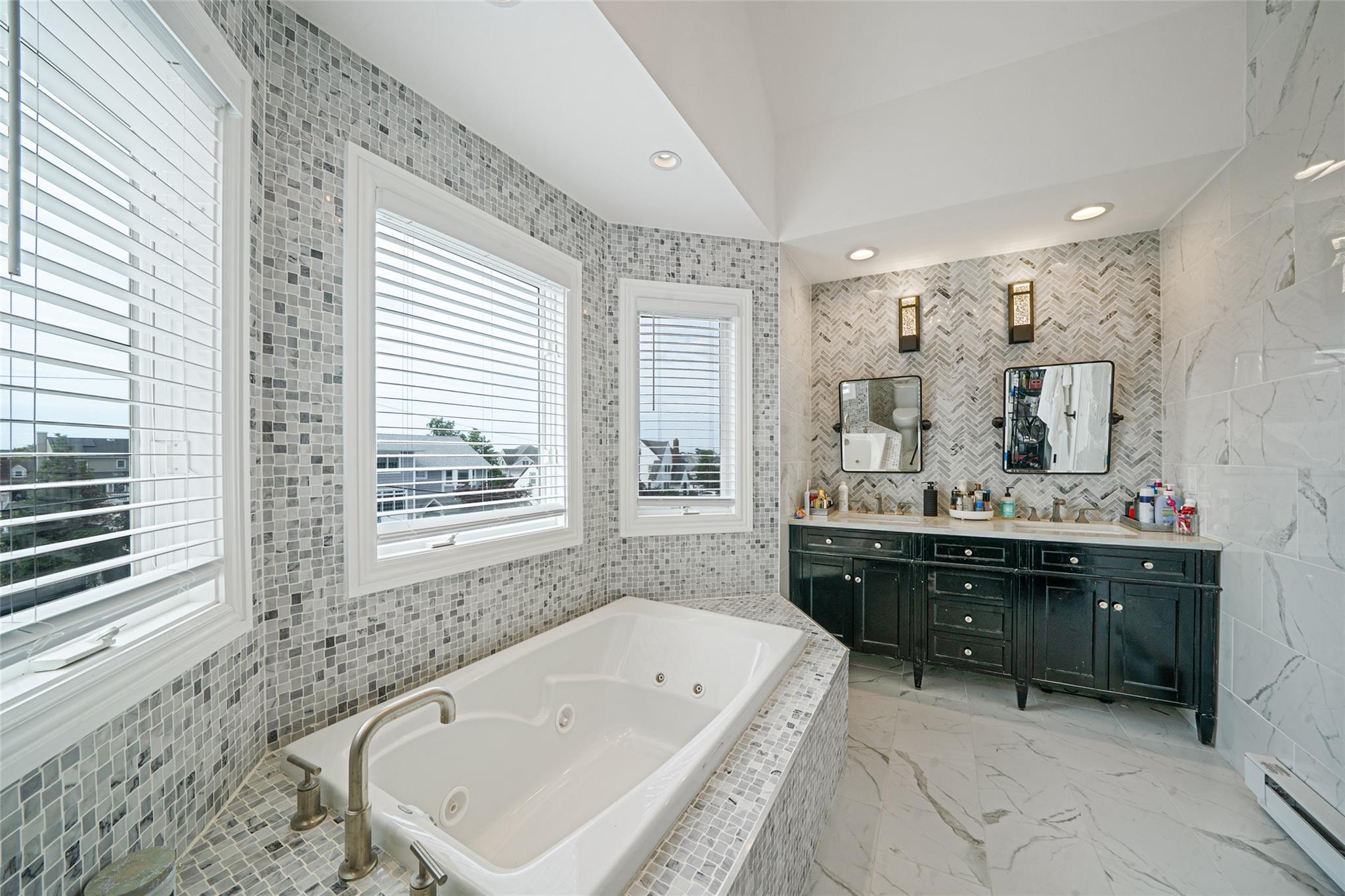 60 W 2nd Street, Freeport, NY 11520