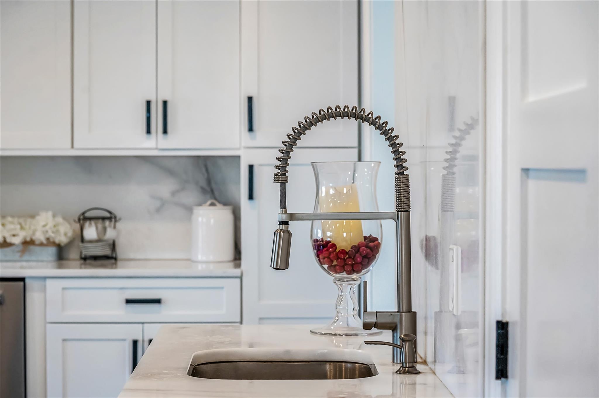 60 W 2nd Street, Freeport, NY 11520