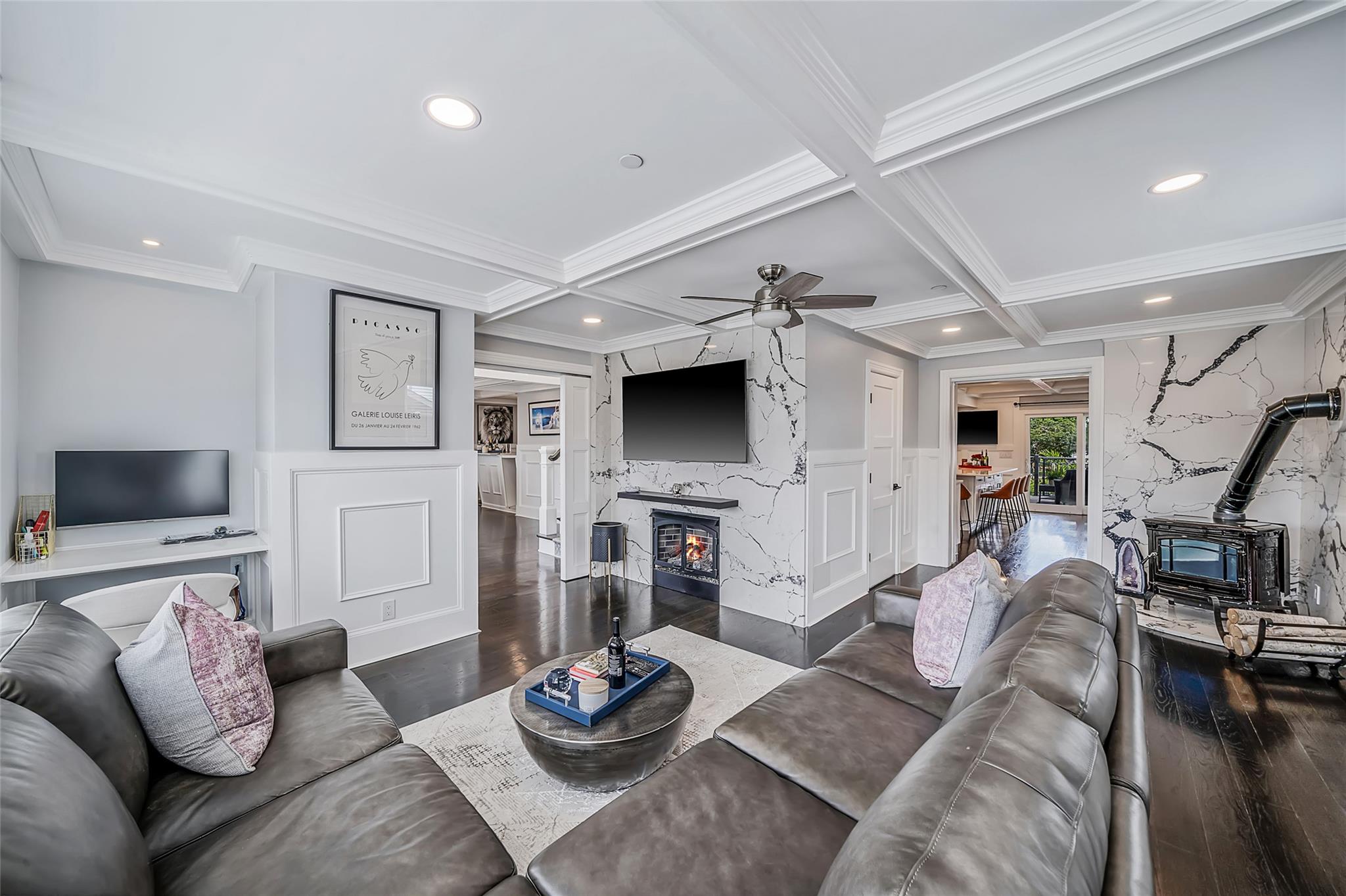 60 W 2nd Street, Freeport, NY 11520