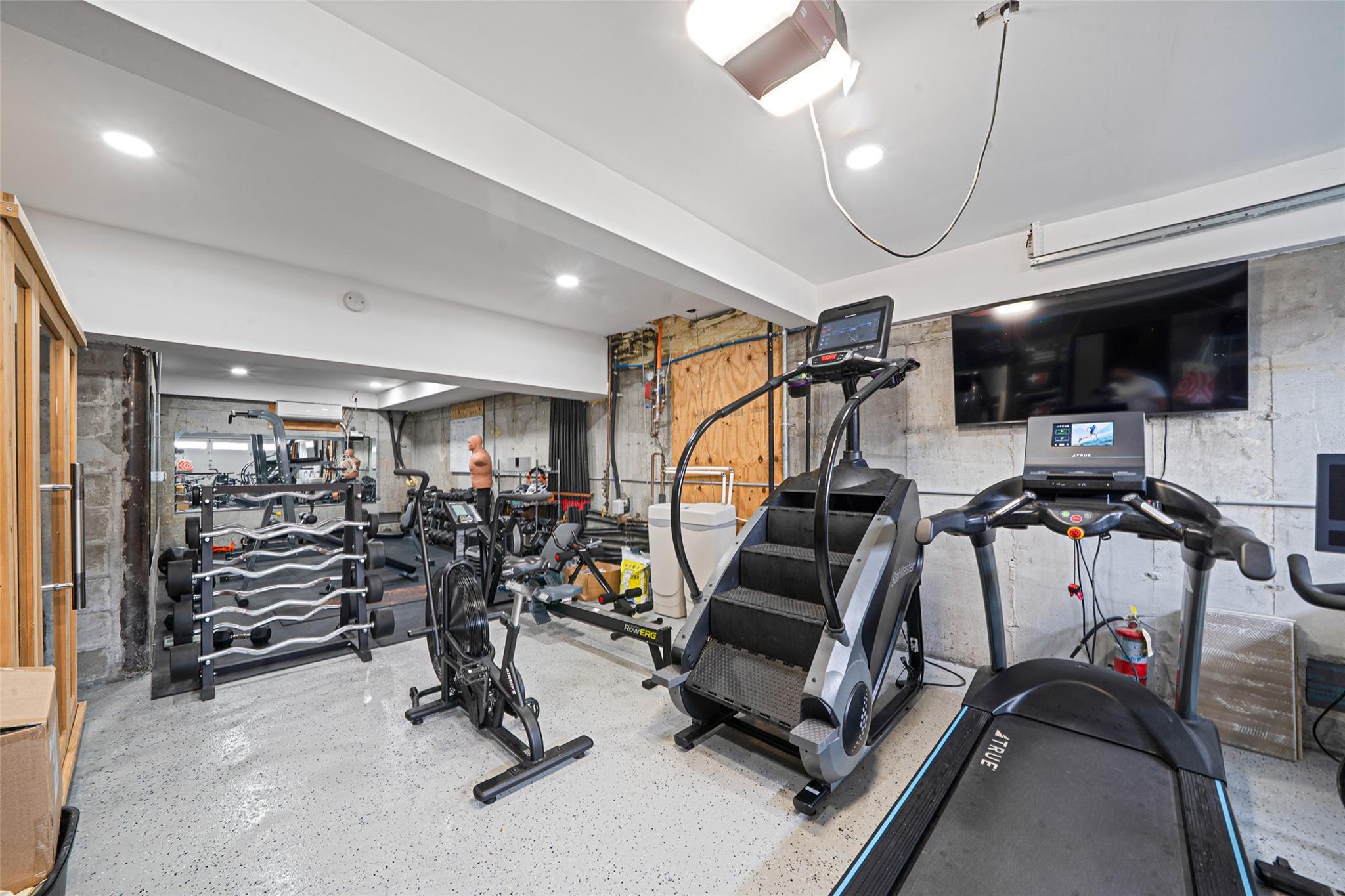 60 W 2nd Street, Freeport, NY 11520