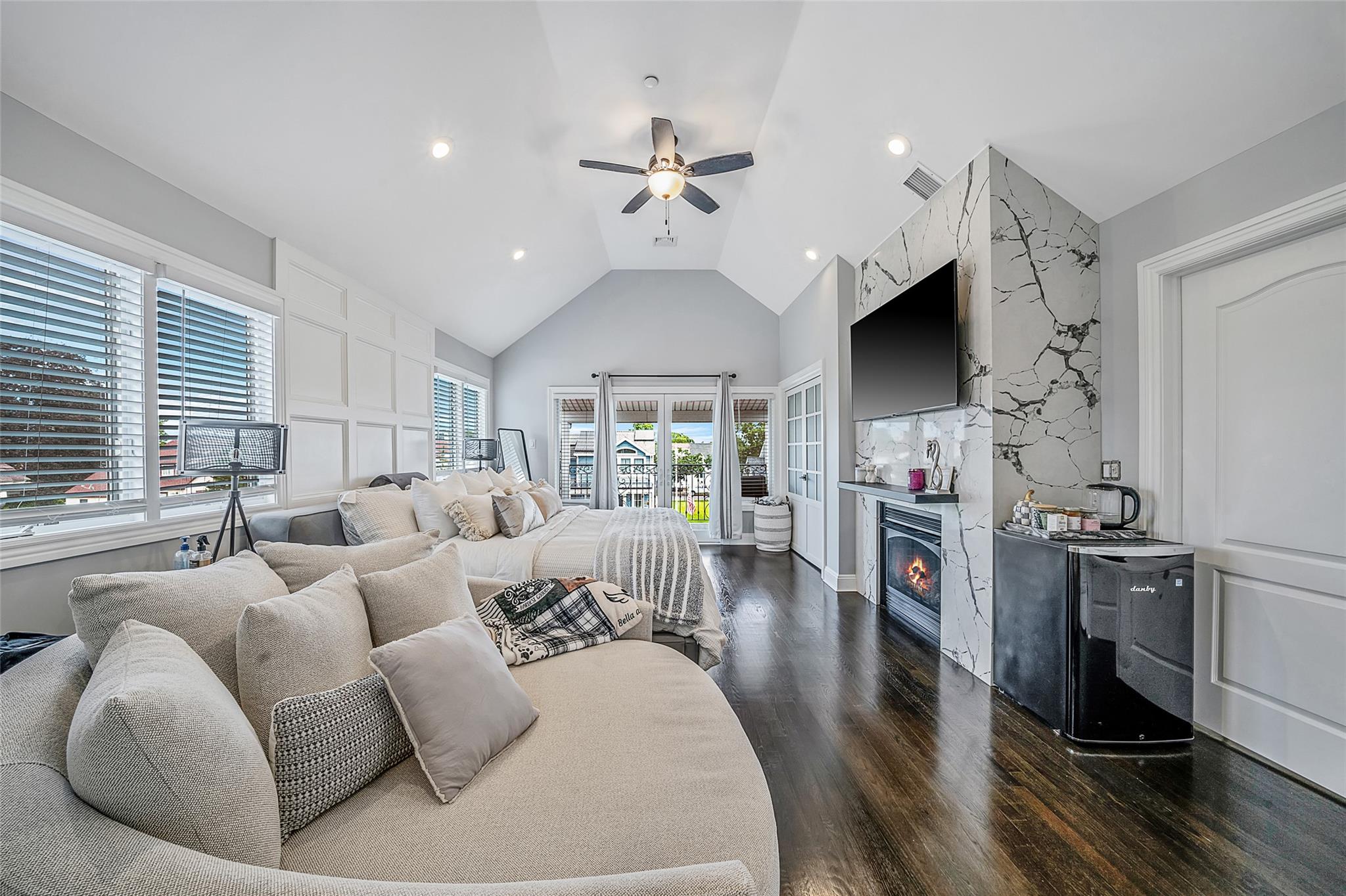 60 W 2nd Street, Freeport, NY 11520