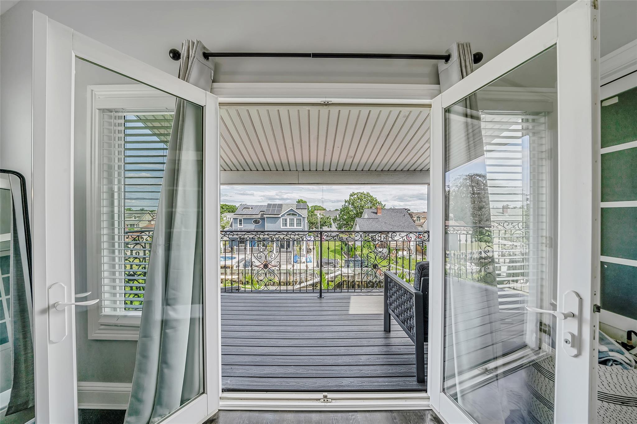 60 W 2nd Street, Freeport, NY 11520