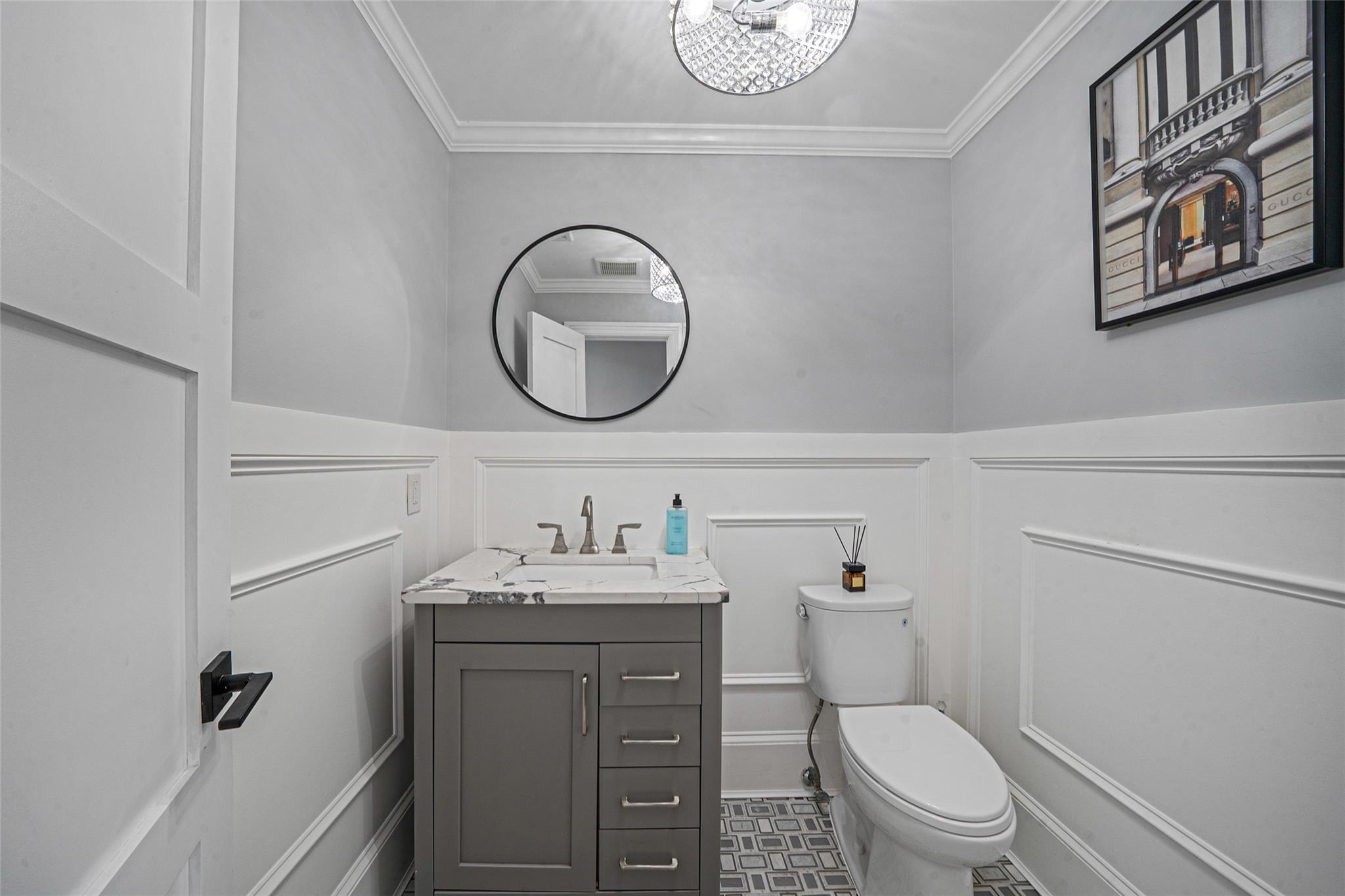 60 W 2nd Street, Freeport, NY 11520