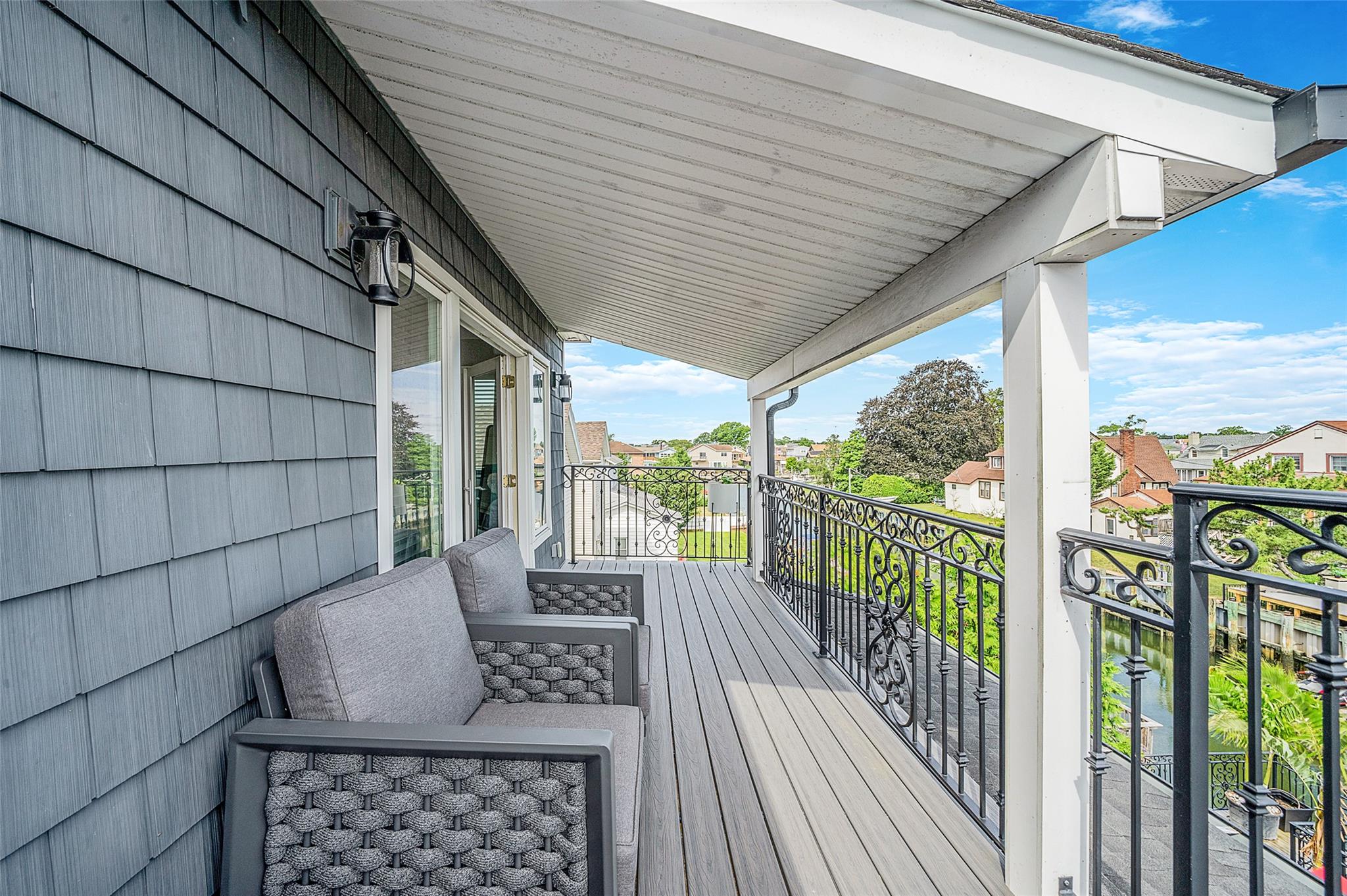 60 W 2nd Street, Freeport, NY 11520