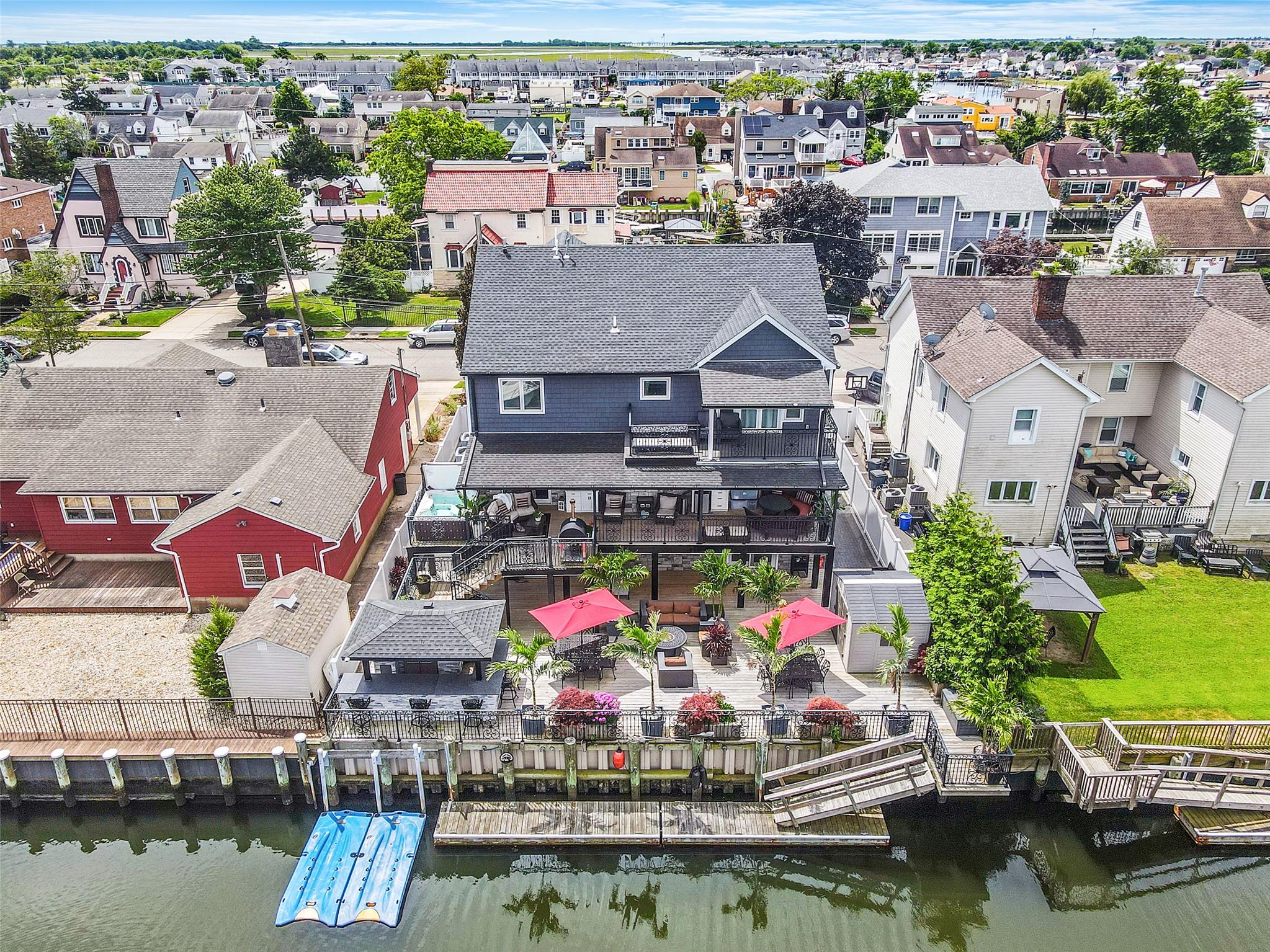 60 W 2nd Street, Freeport, NY 11520