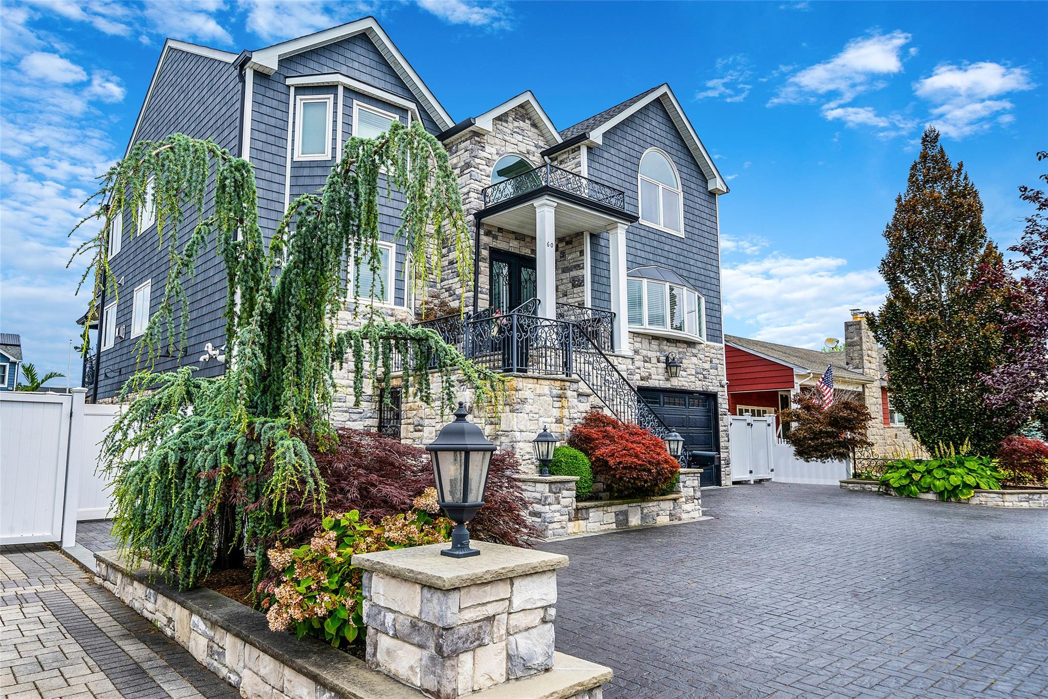 60 W 2nd Street, Freeport, NY 11520