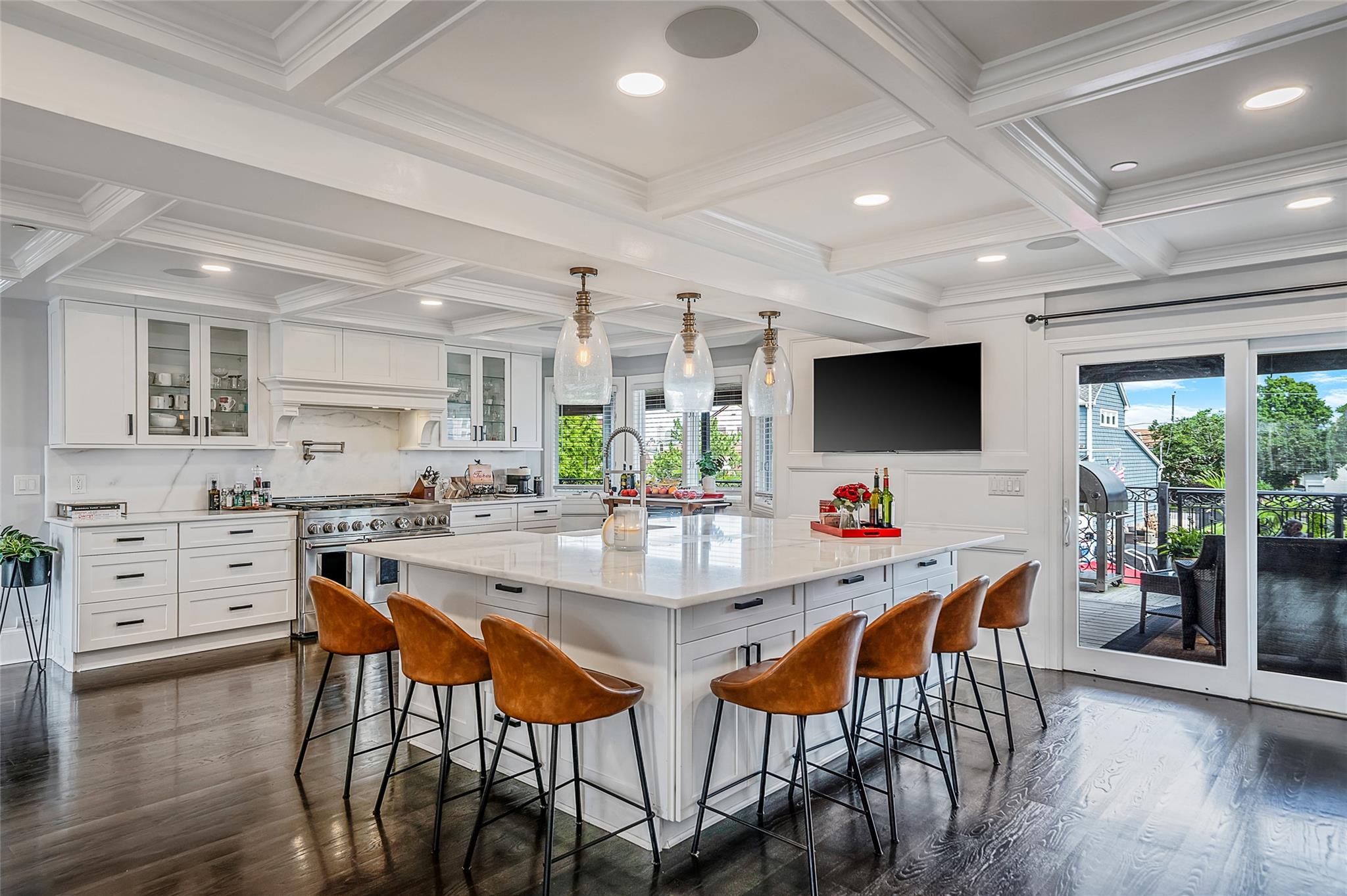 60 W 2nd Street, Freeport, NY 11520