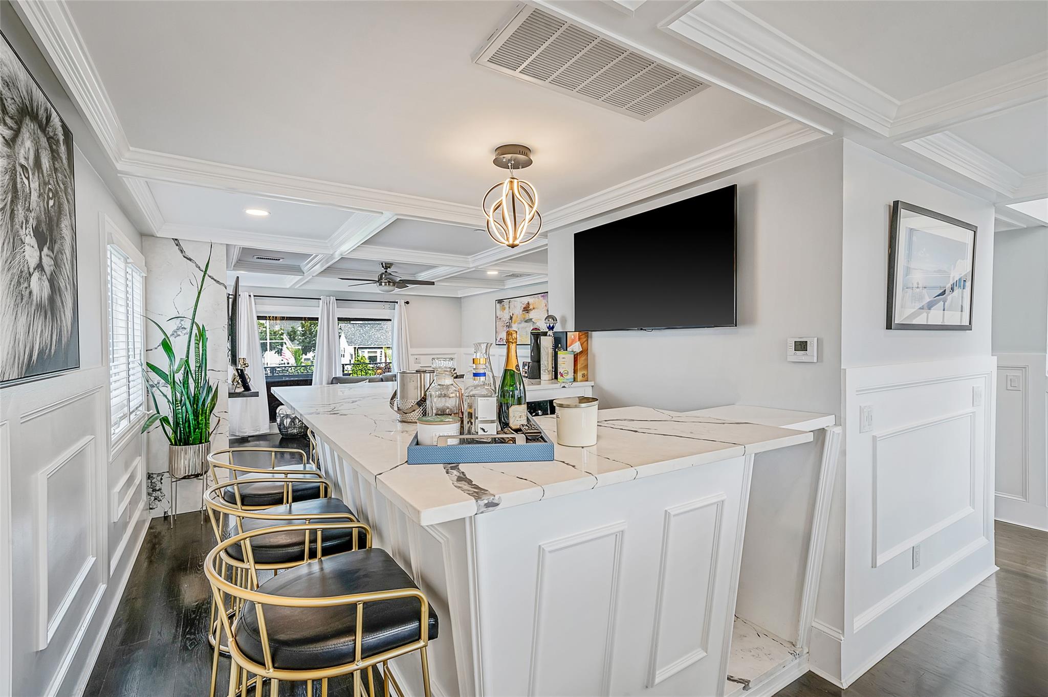 60 W 2nd Street, Freeport, NY 11520