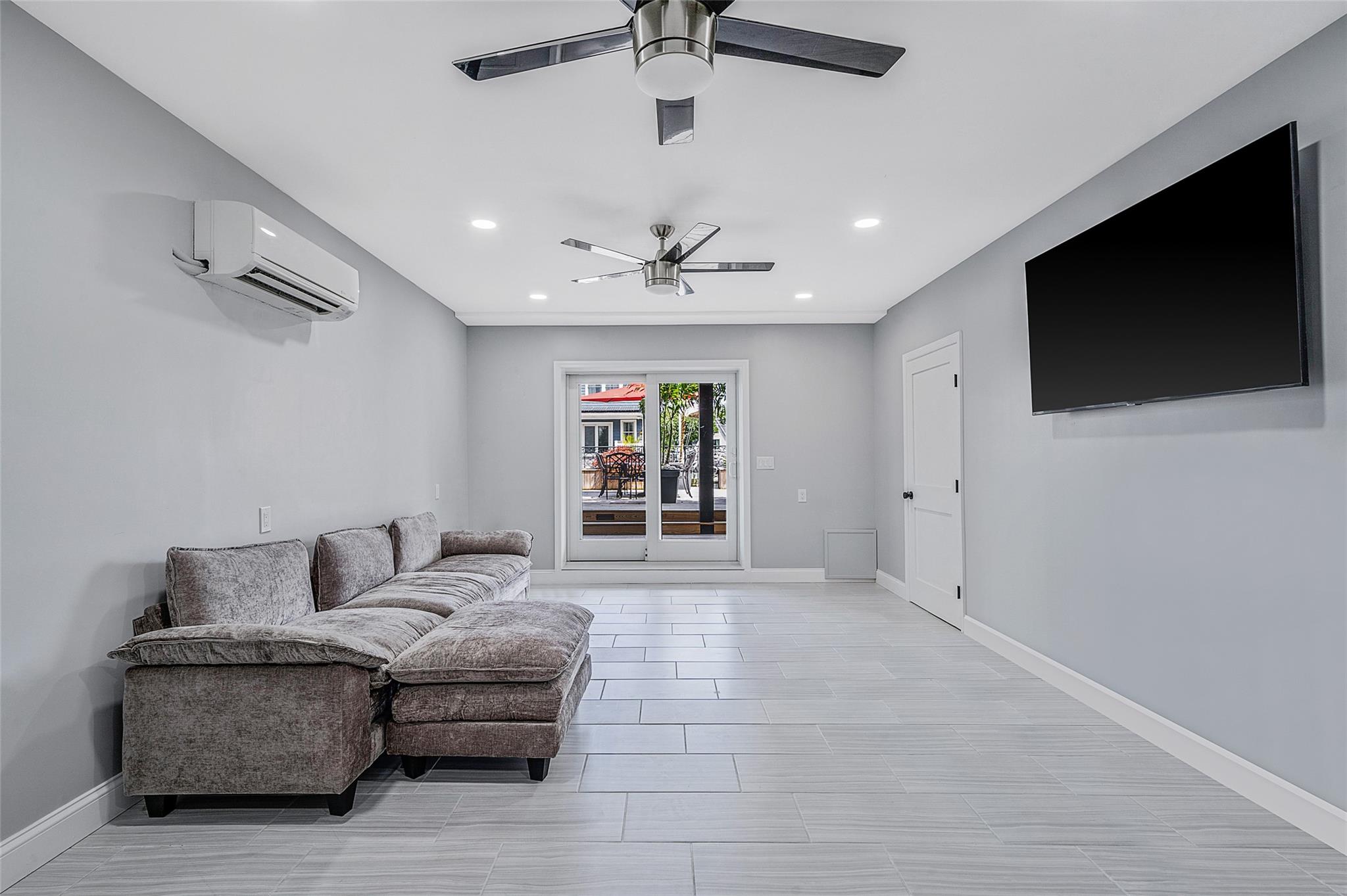 60 W 2nd Street, Freeport, NY 11520