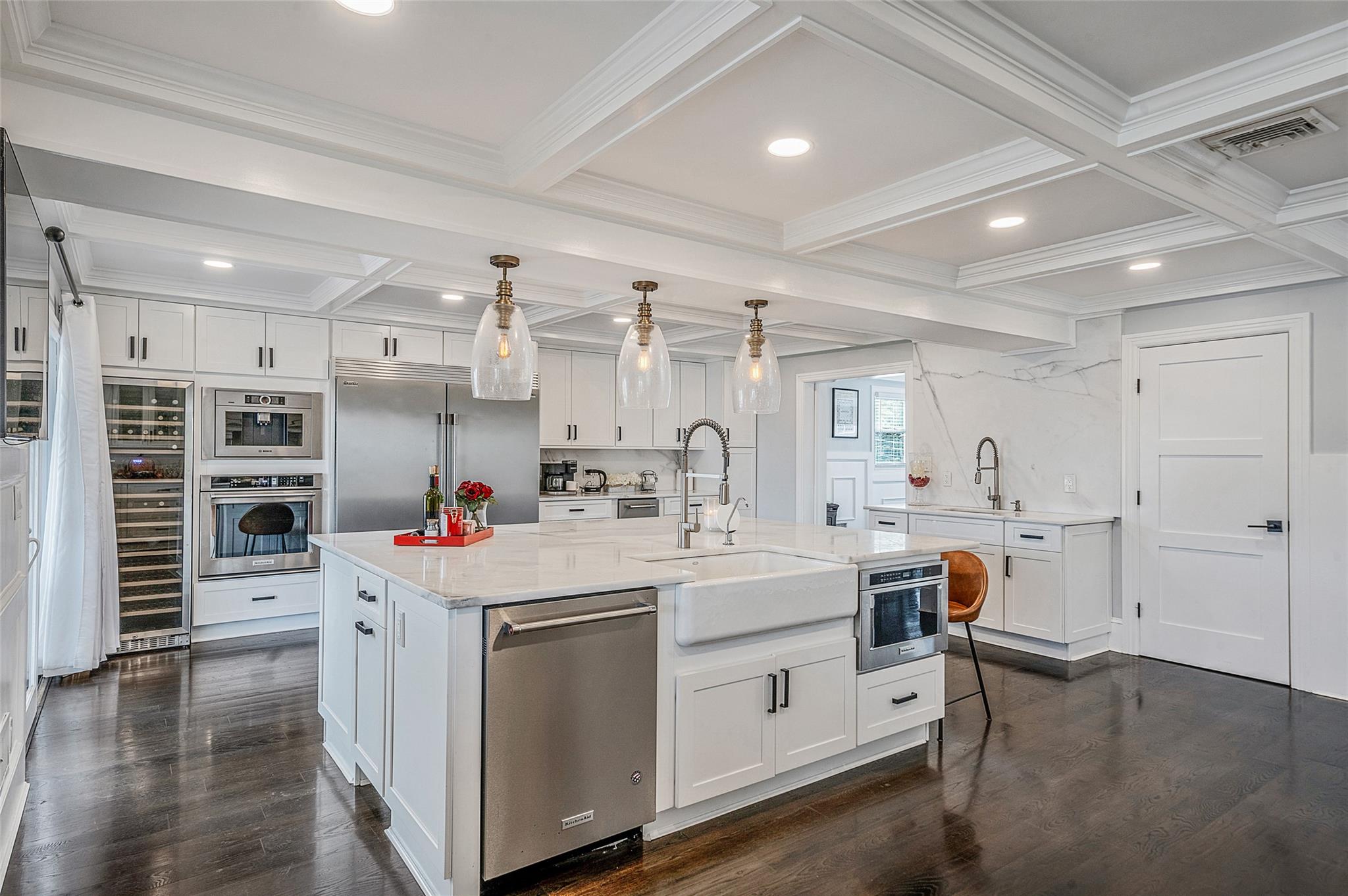 60 W 2nd Street, Freeport, NY 11520