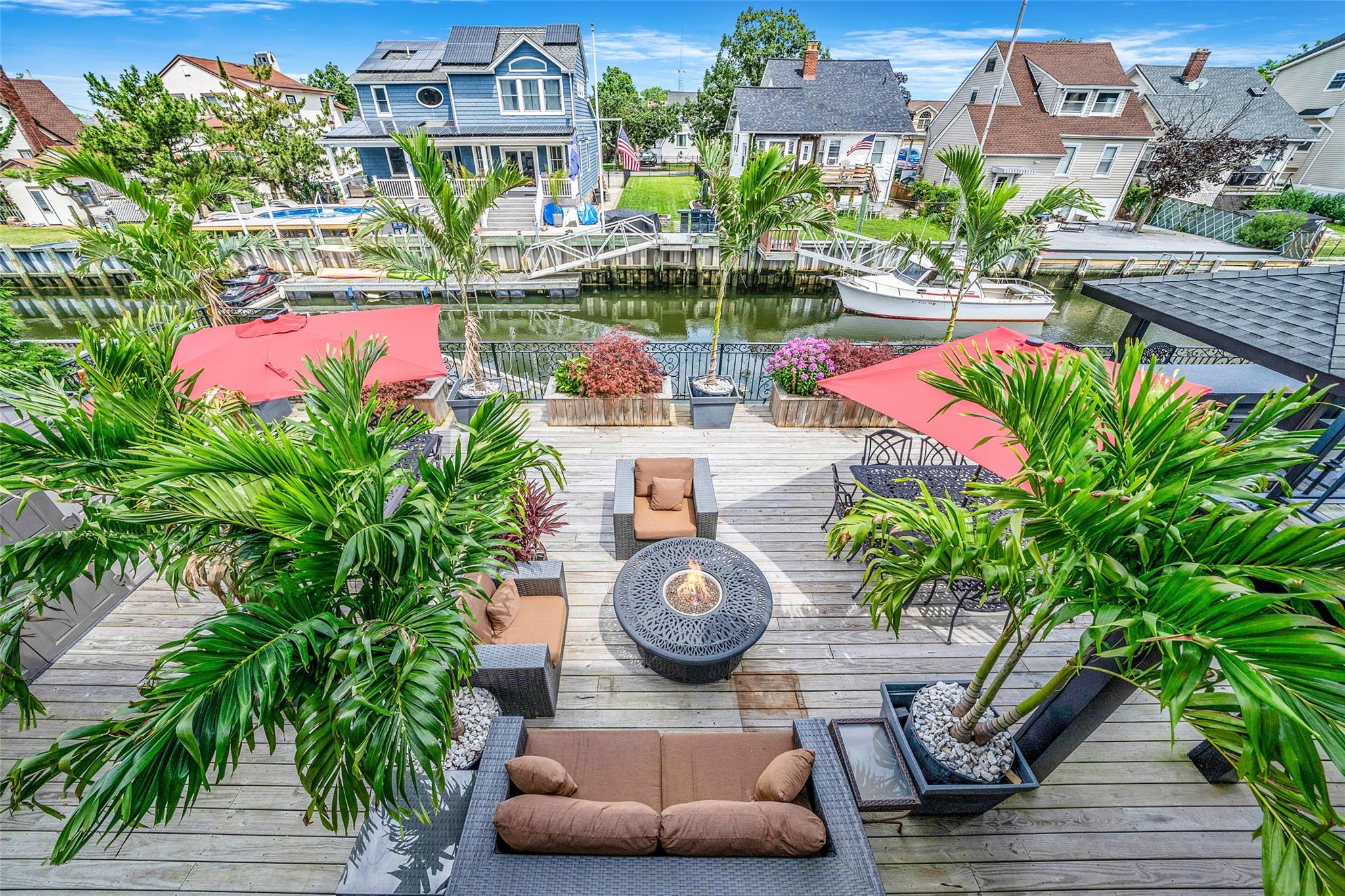 60 W 2nd Street, Freeport, NY 11520