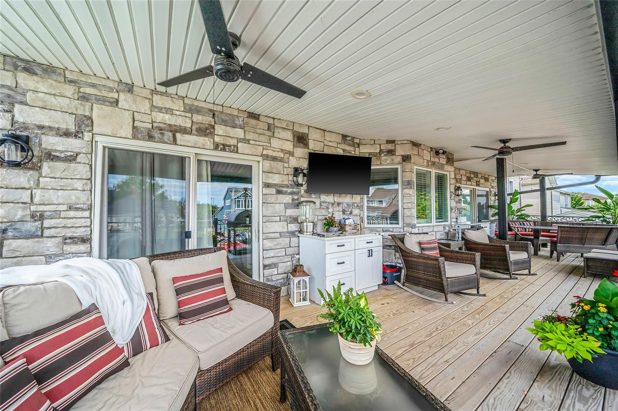 60 W 2nd Street, Freeport, NY 11520