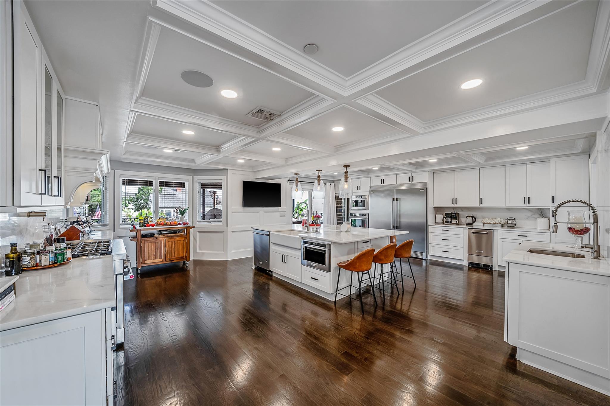 60 W 2nd Street, Freeport, NY 11520