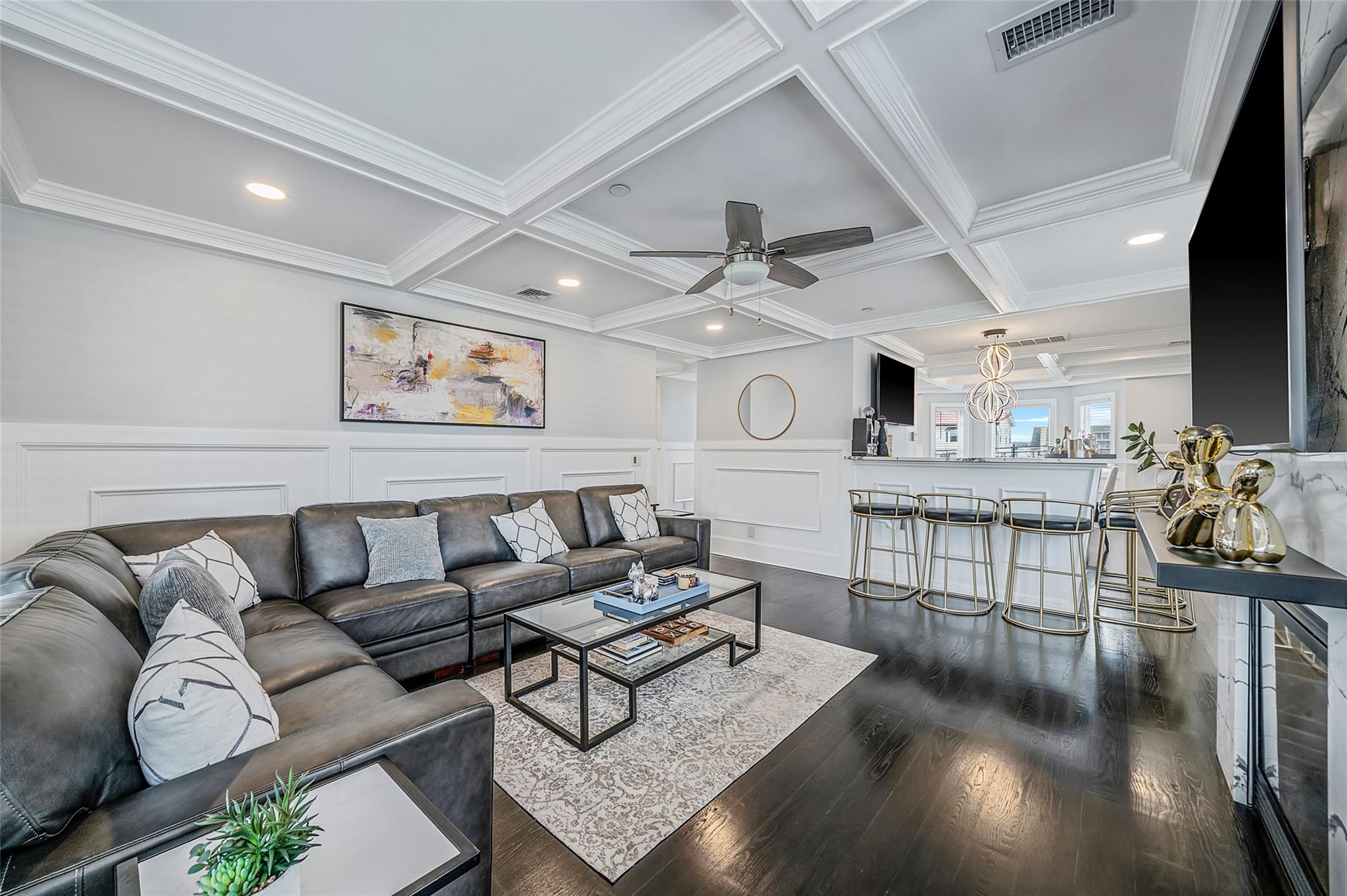 60 W 2nd Street, Freeport, NY 11520