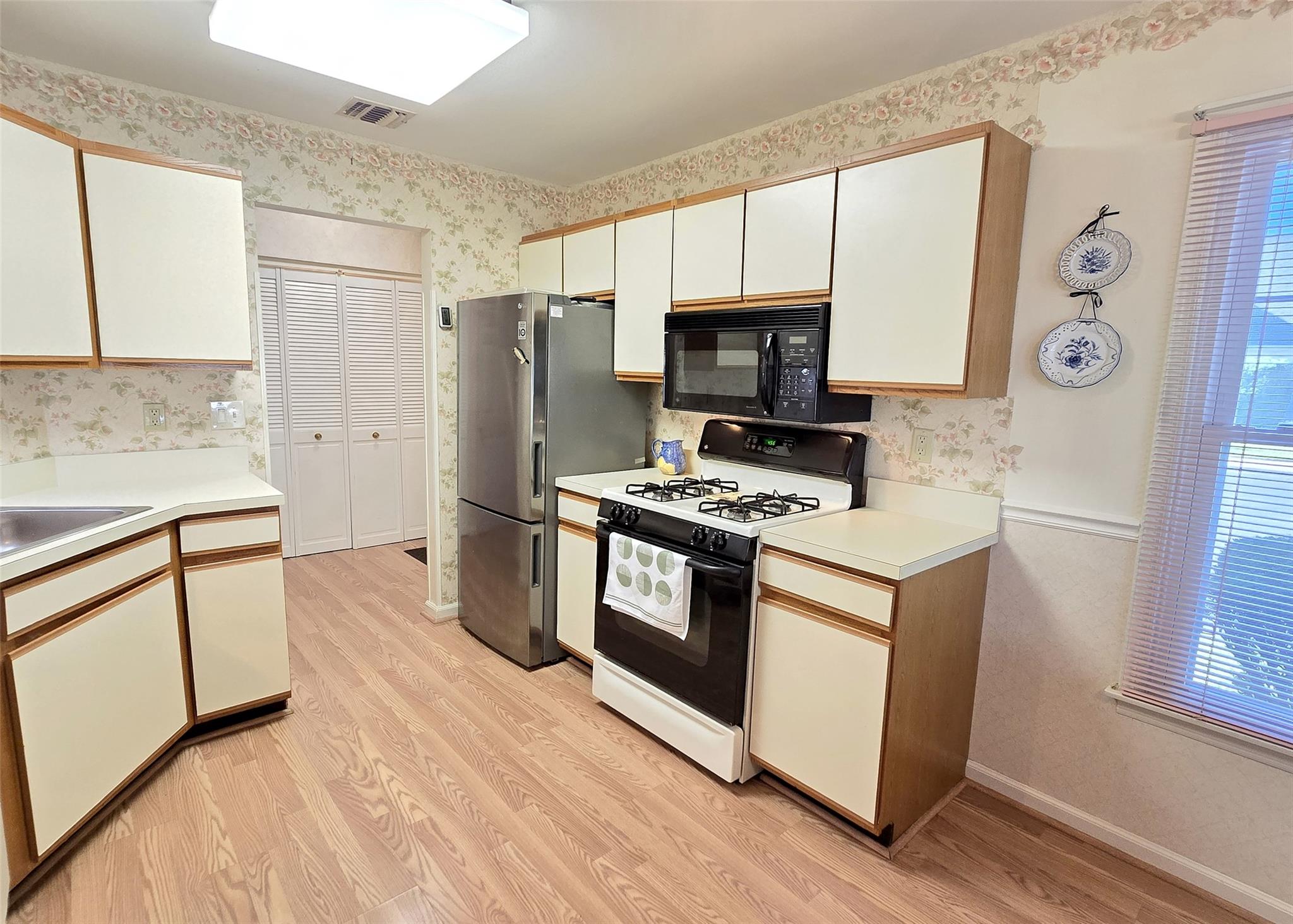 865 Church Street # 4A, Bohemia, NY 11716