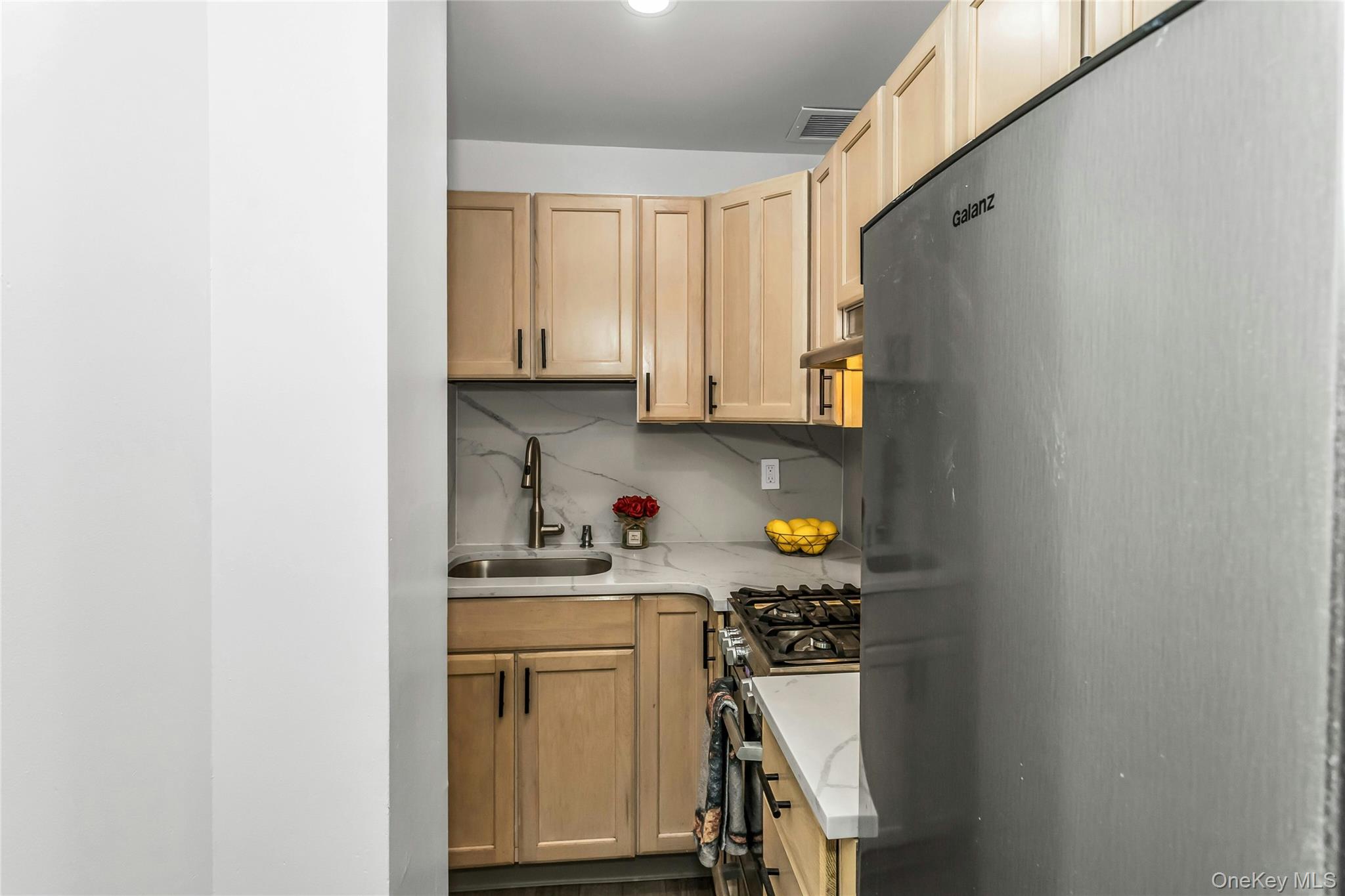 310 Riverside Boulevard # 1E, Long Beach, NY 11561