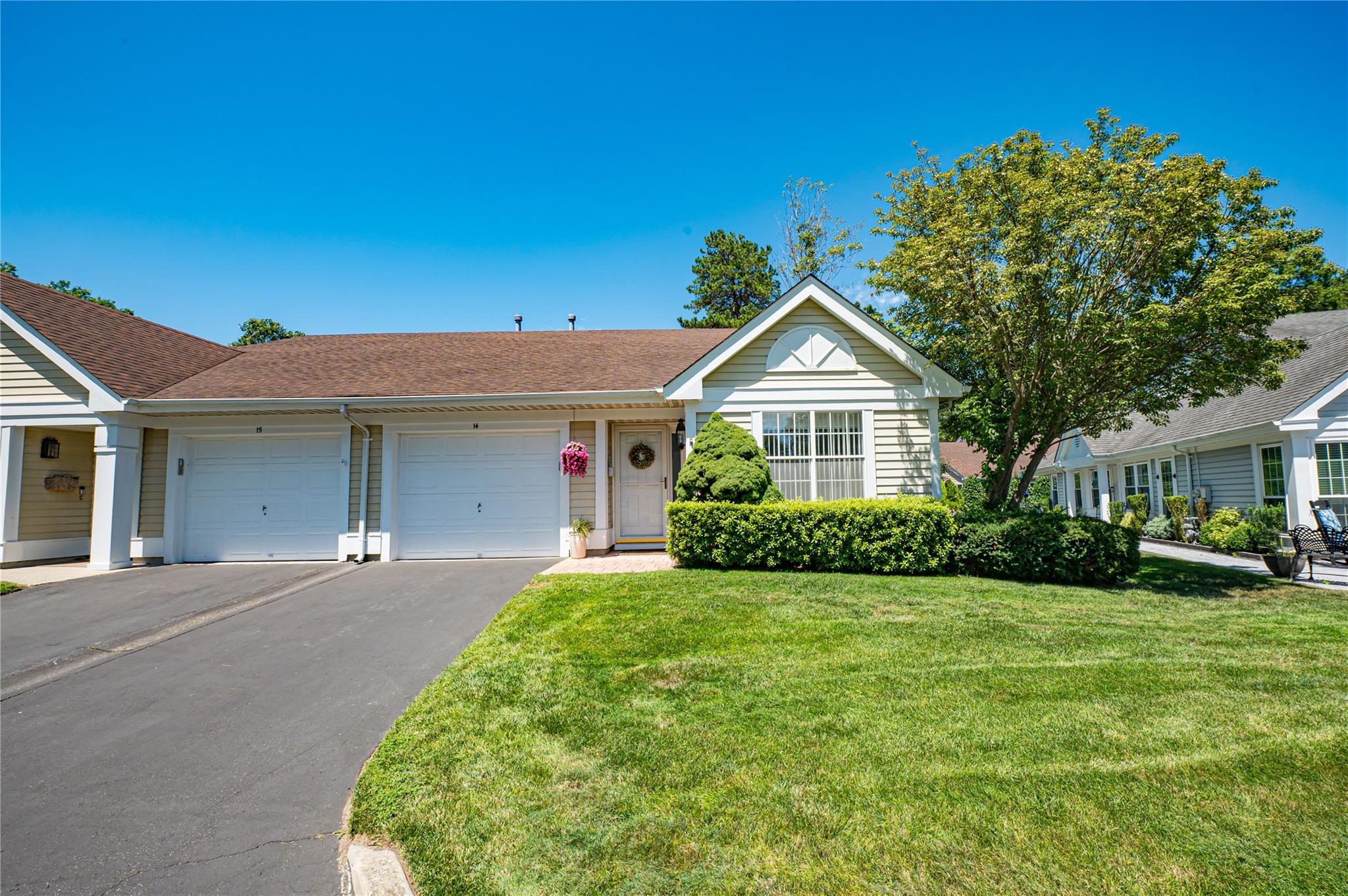 14 Wainscott Court, Ridge, NY 11961