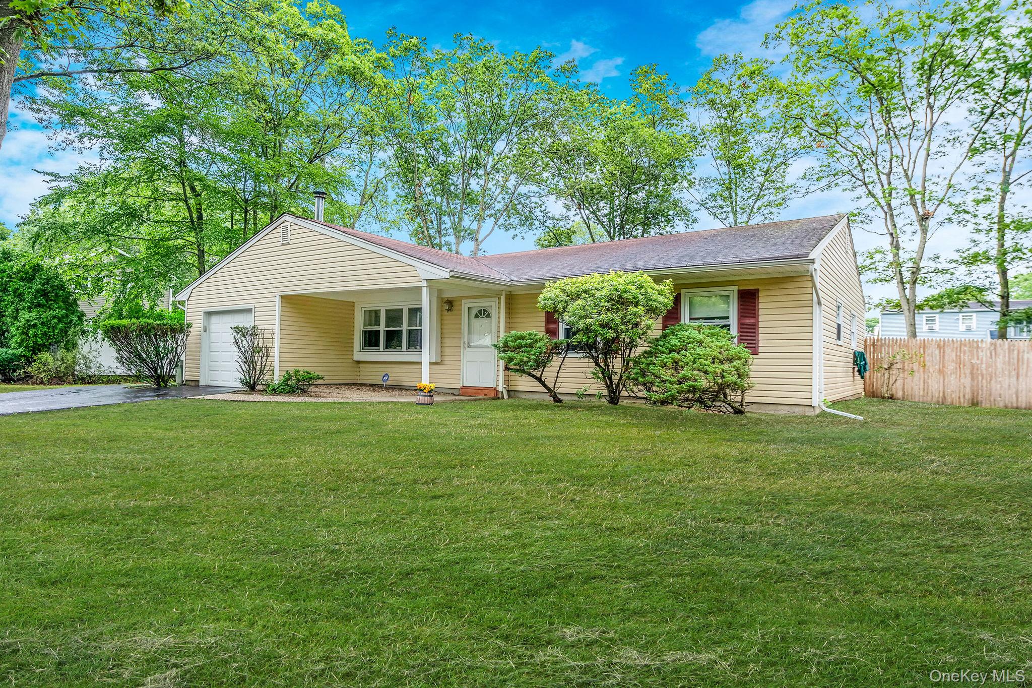 9 Fenwick Avenue, Farmingville, NY 11738