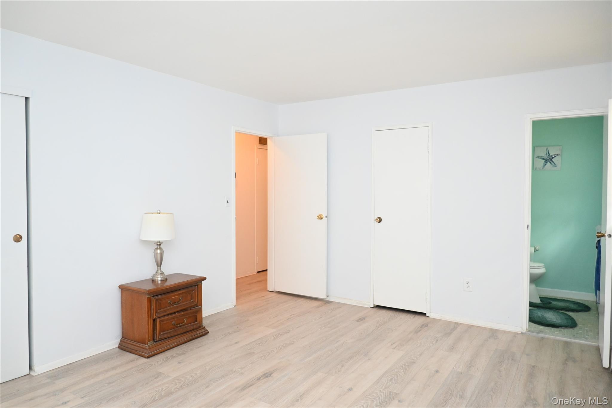 9 Fenwick Avenue, Farmingville, NY 11738