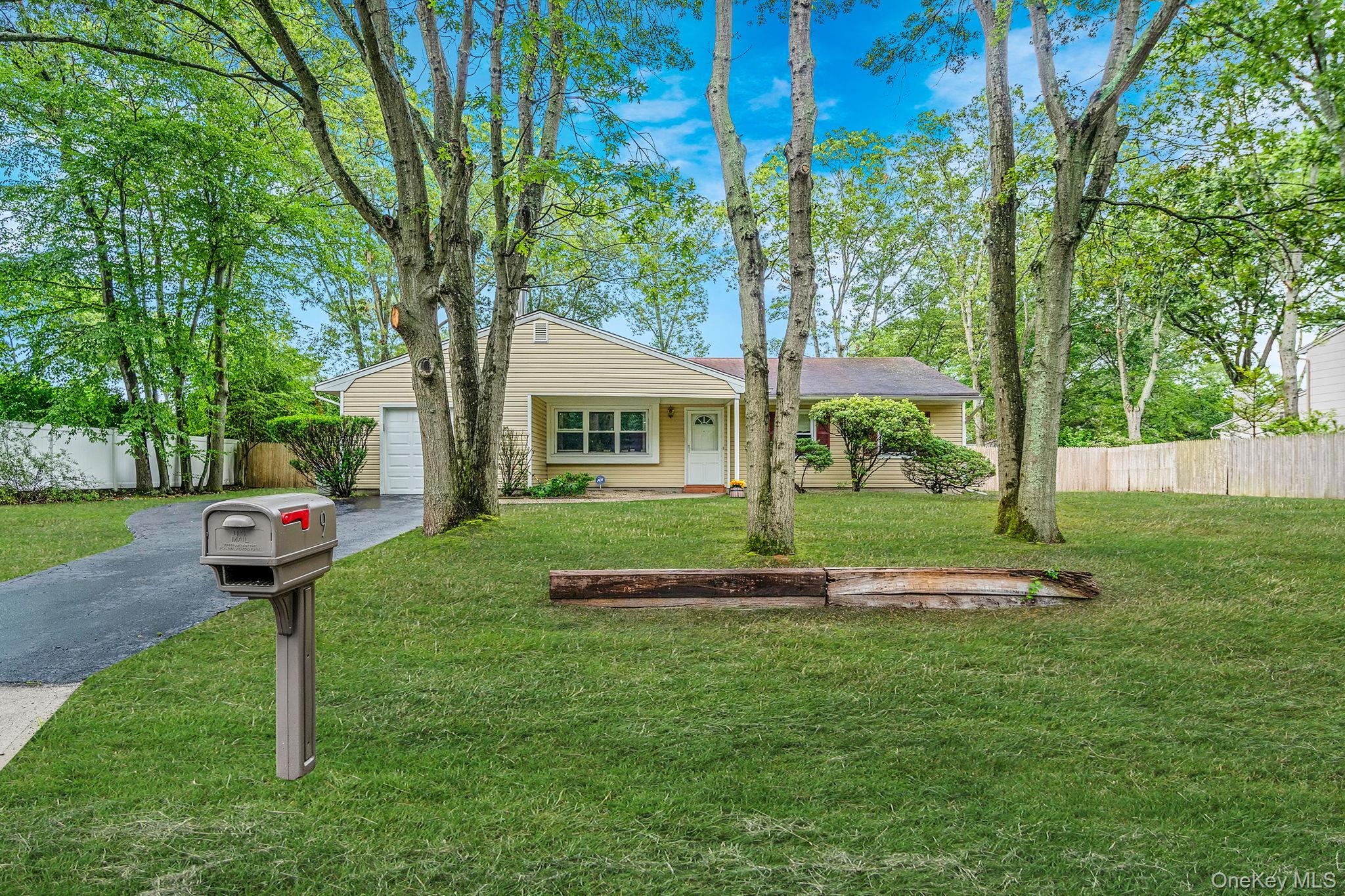 9 Fenwick Avenue, Farmingville, NY 11738