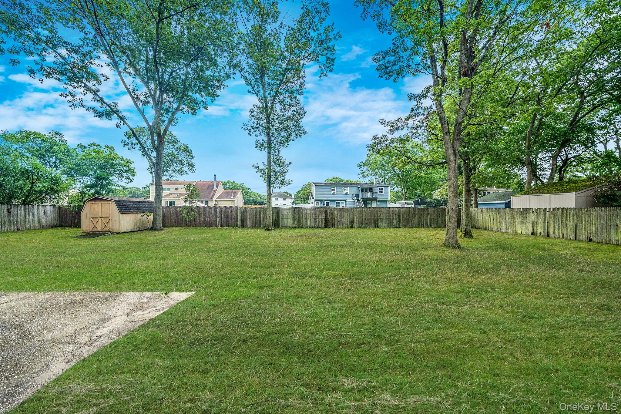 9 Fenwick Avenue, Farmingville, NY 11738