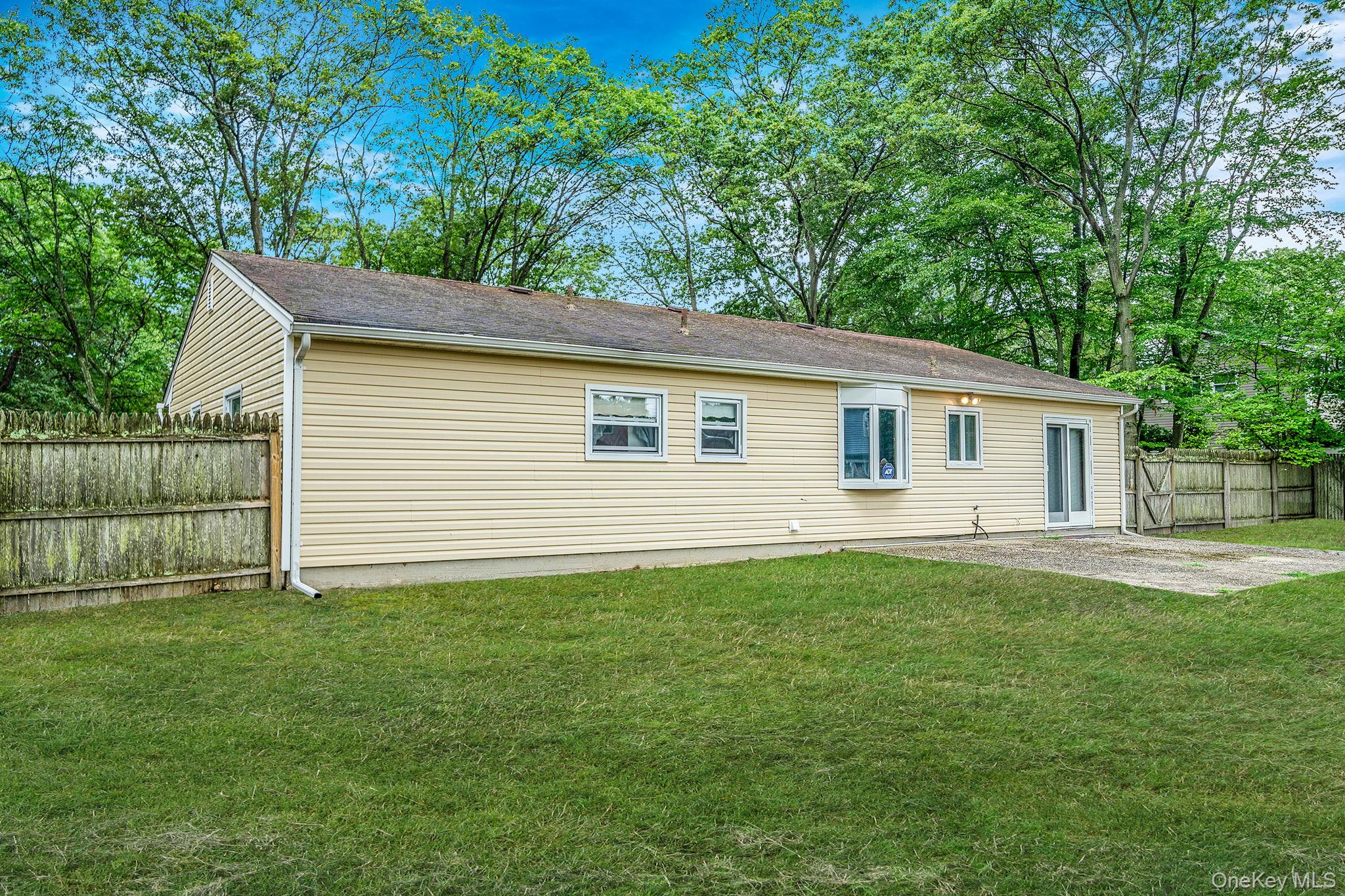 9 Fenwick Avenue, Farmingville, NY 11738