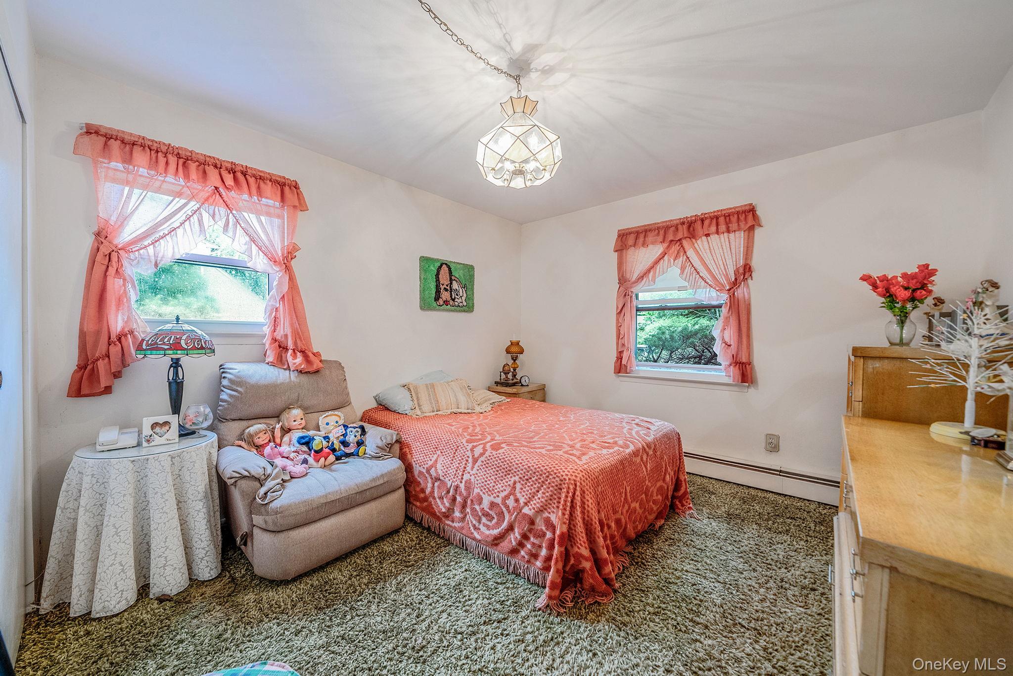 9 Fenwick Avenue, Farmingville, NY 11738